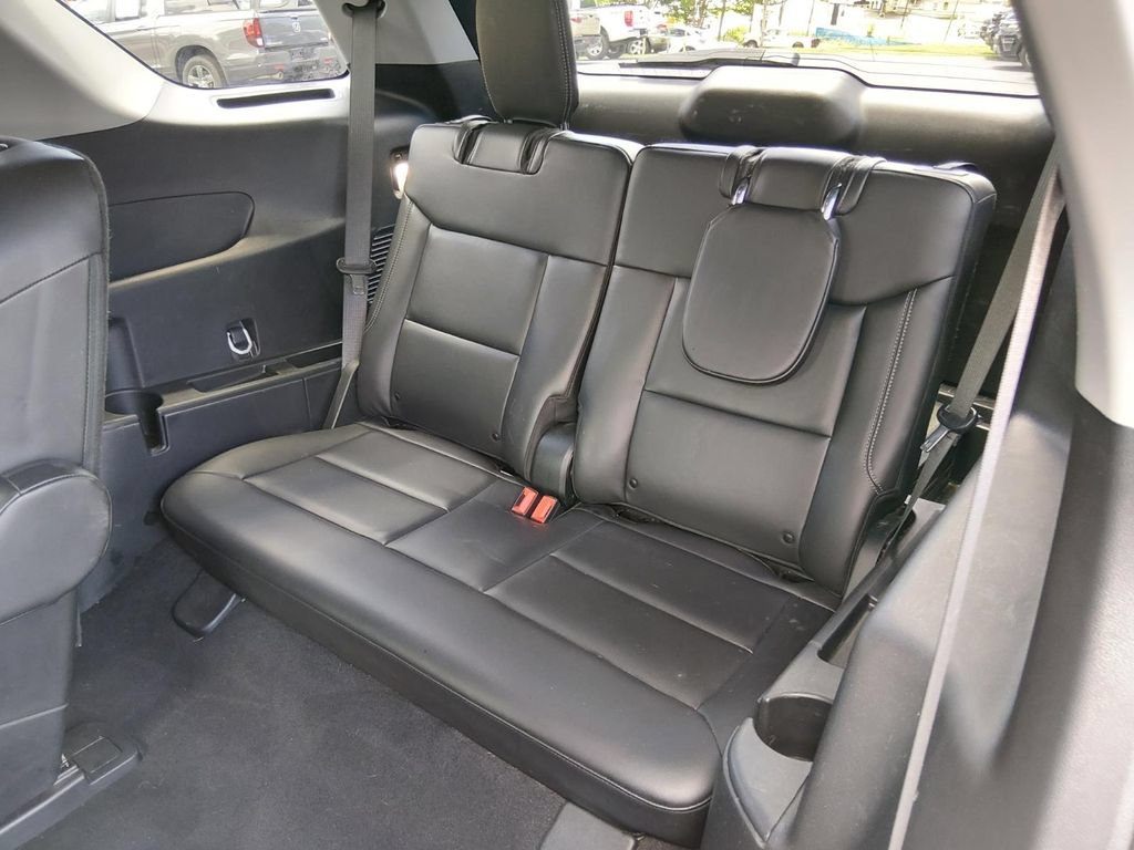 Used 2023 Ford Explorer XLT w/ Equipment Group 202A RWD image 13