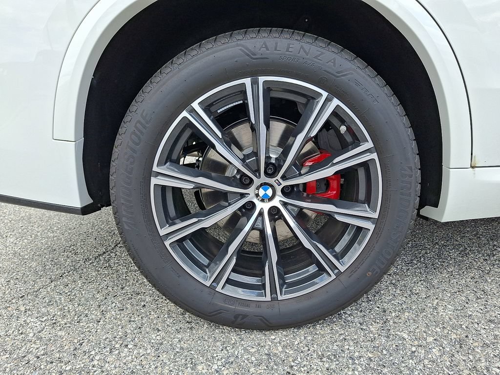 New 2026 BMW X5 xDrive40i w/ M Sport Package AWD/4WD image 8