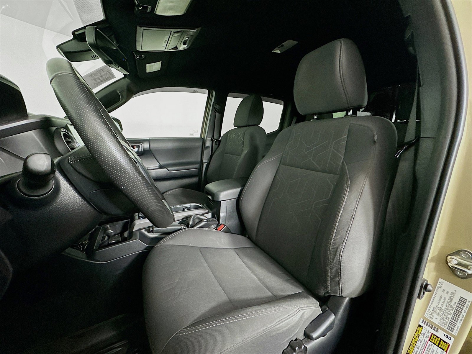 Used 2018 Toyota Tacoma TRD Sport w/ Technology Package image 20