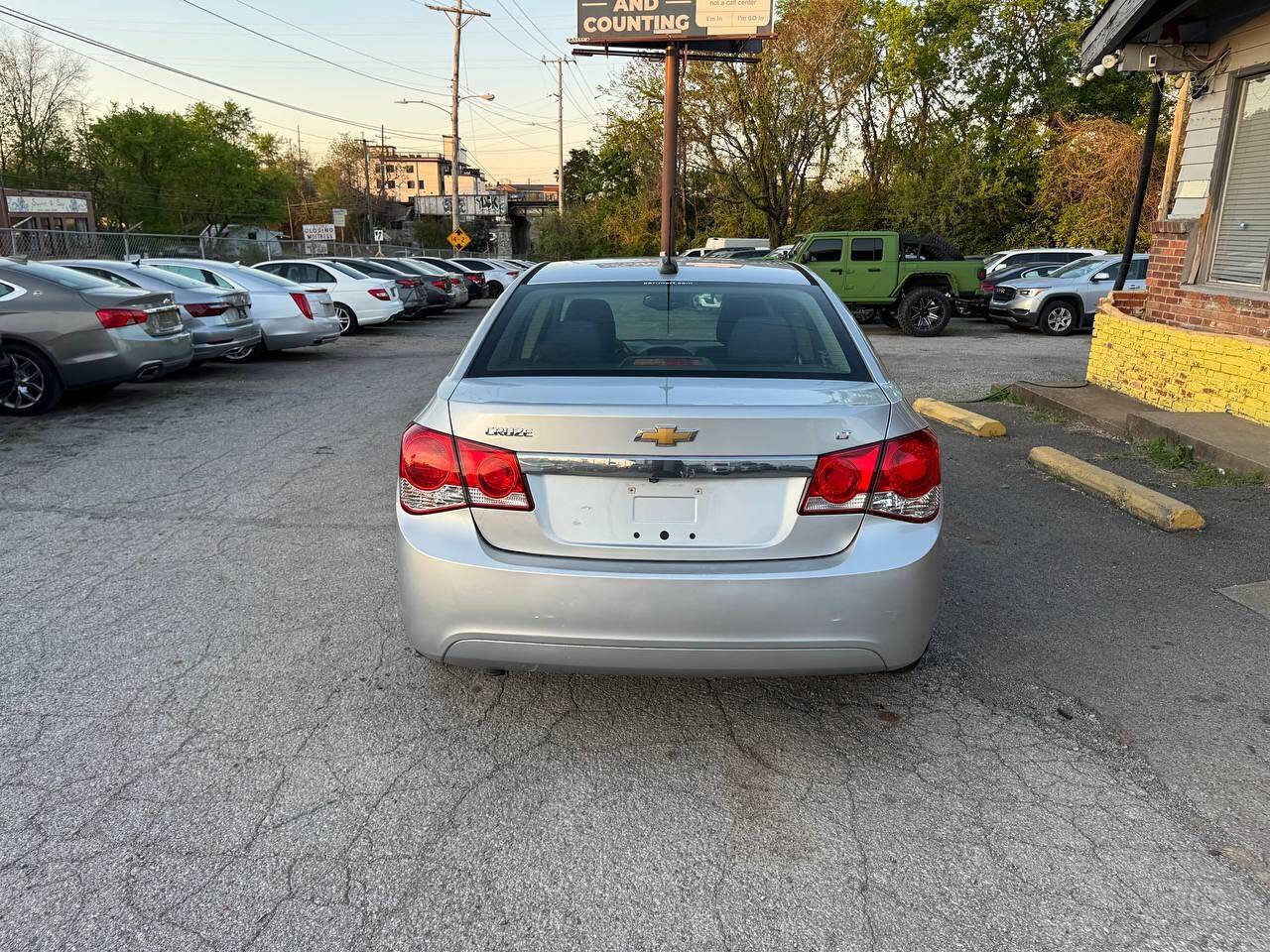 Used 2015 Chevrolet Cruze LT FWD image 4
