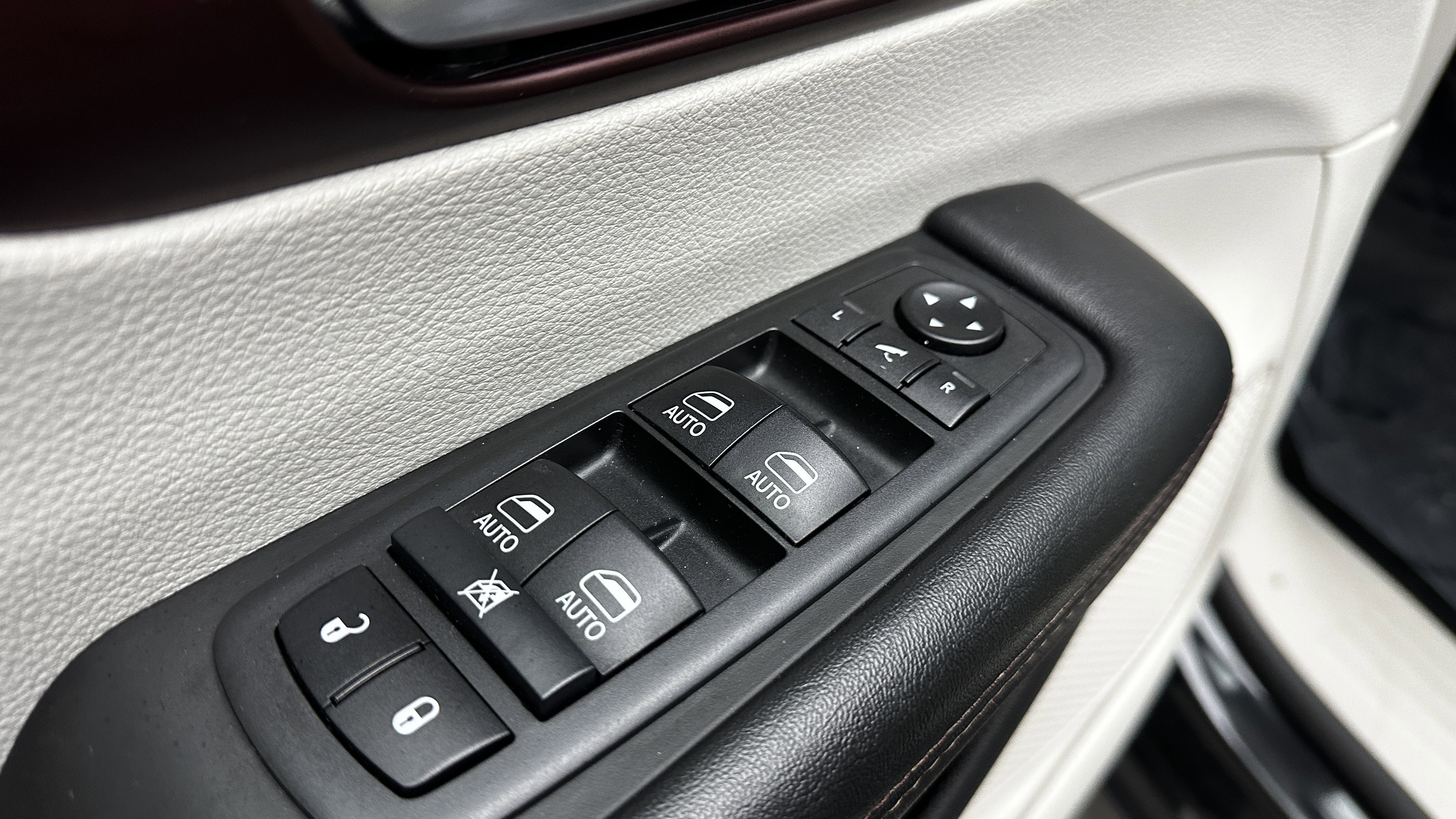 Used 2019 Chrysler Pacifica Limited image 12