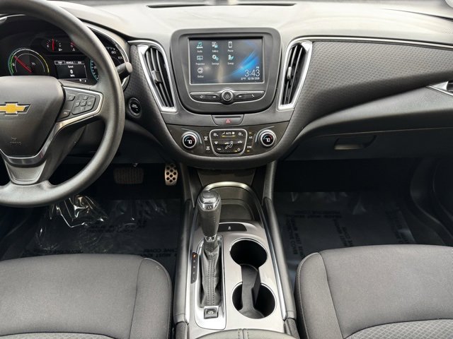 Used 2017 Chevrolet Malibu Hybrid image 2