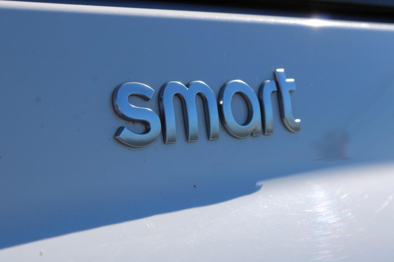 Used 2015 smart fortwo passion RWD image 7