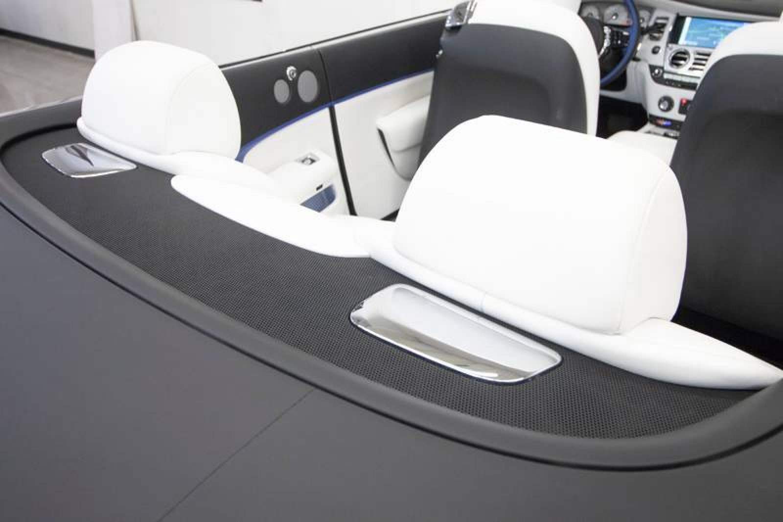 Used 2017 Rolls-Royce Dawn image 64