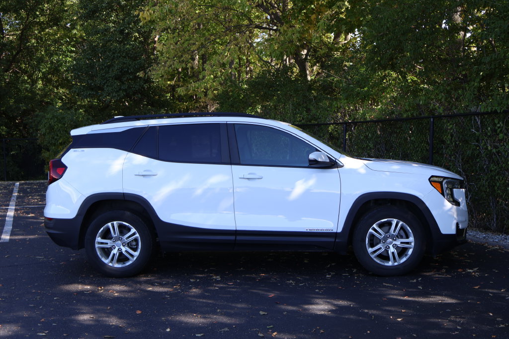 Certified 2023 GMC Terrain SLE w/ Driver Convenience Package FWD image 11