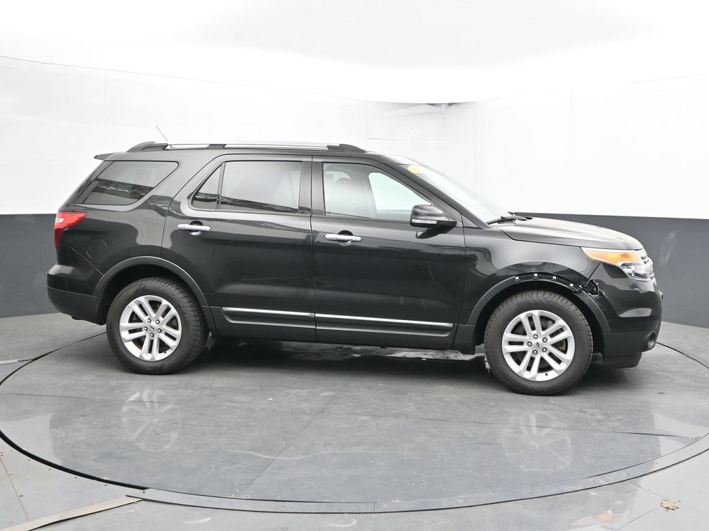 Used 2015 Ford Explorer XLT w/ Equipment Group 201B FWD image 4