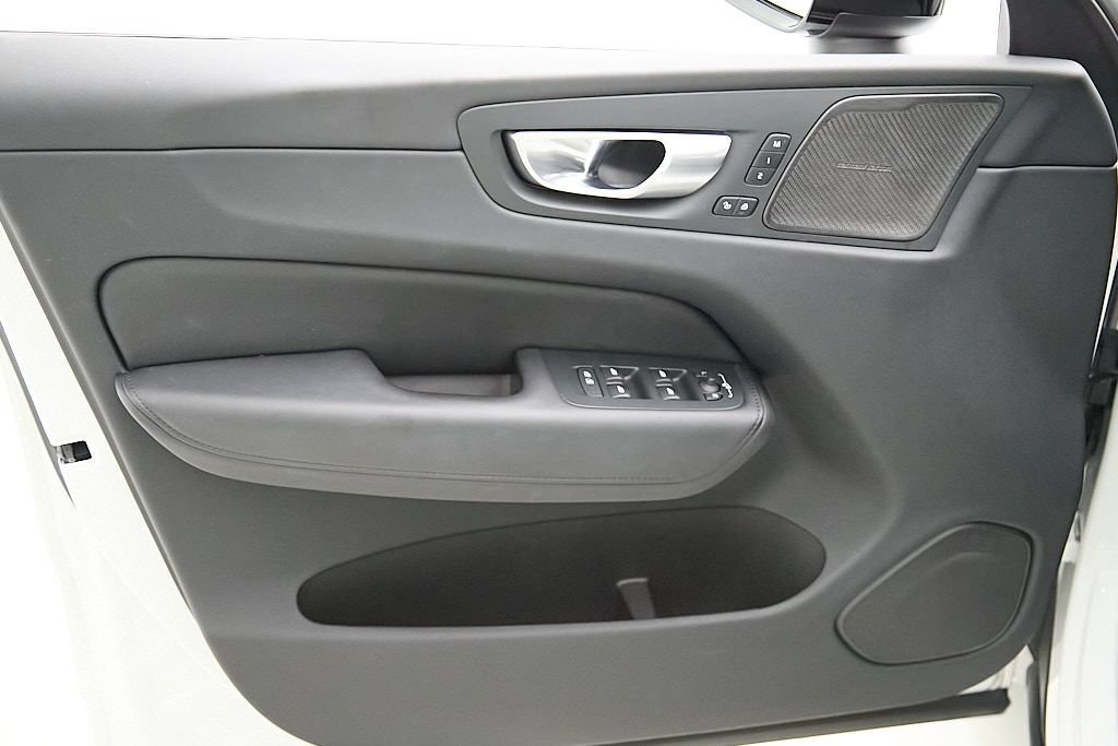 Certified 2024 Volvo XC60 B5 Plus w/ Protection Package Premier AWD/4WD image 10