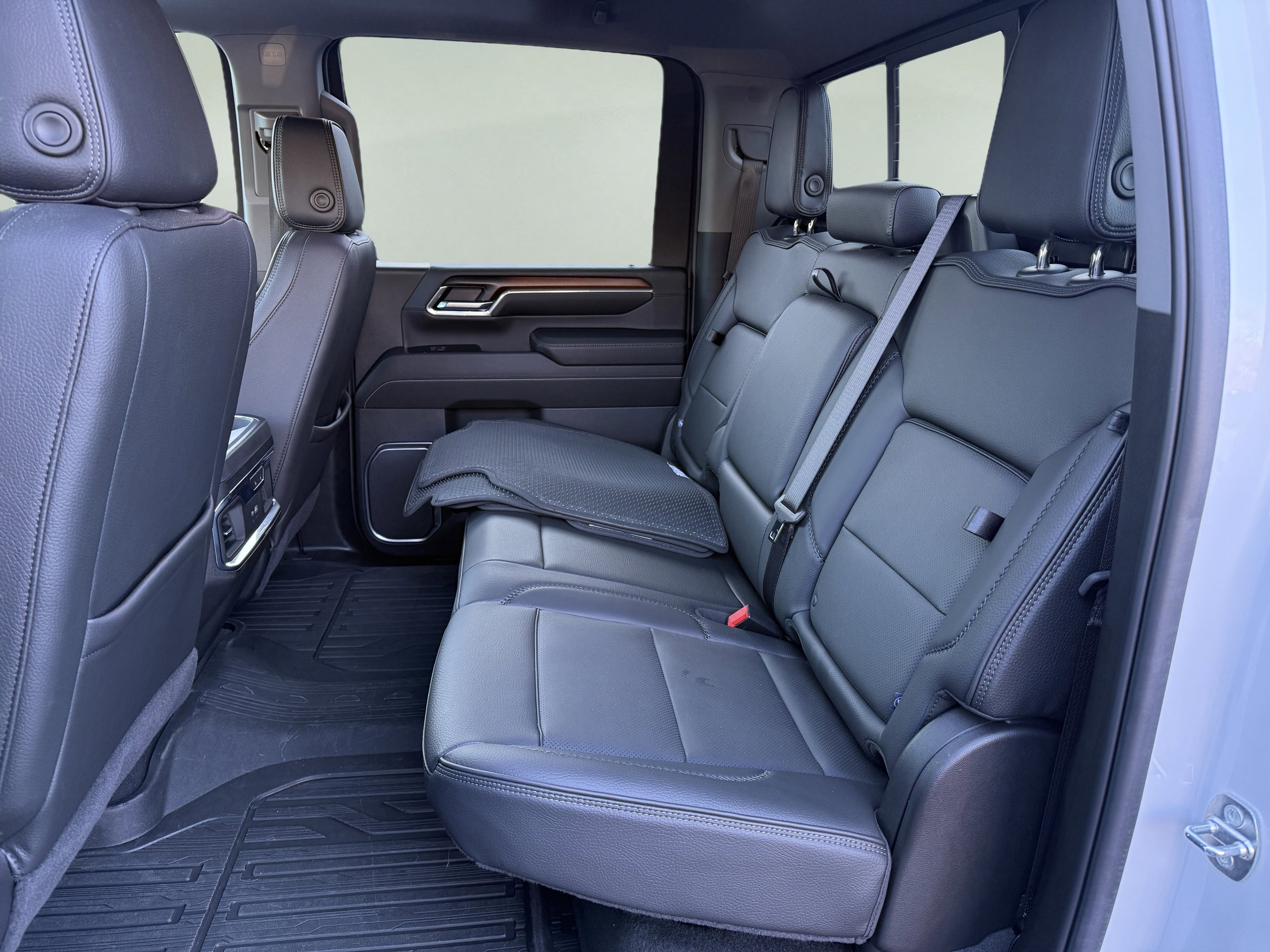 Used 2024 GMC Sierra 2500 Denali w/ Denali Reserve Package image 11