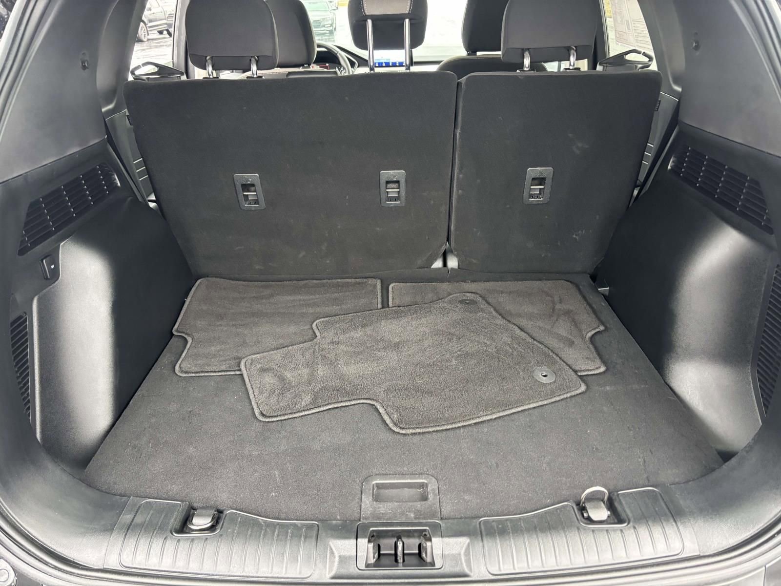 Used 2022 Ford Escape SE w/ SE Sport Appearance Package image 11