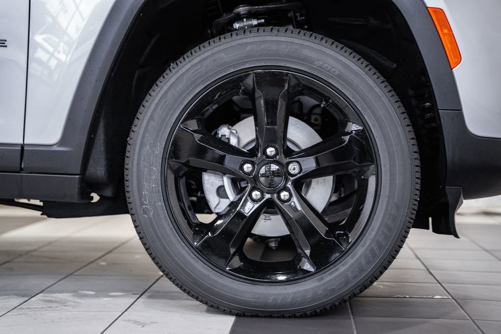 New 2025 Jeep Grand Cherokee Altitude image 15