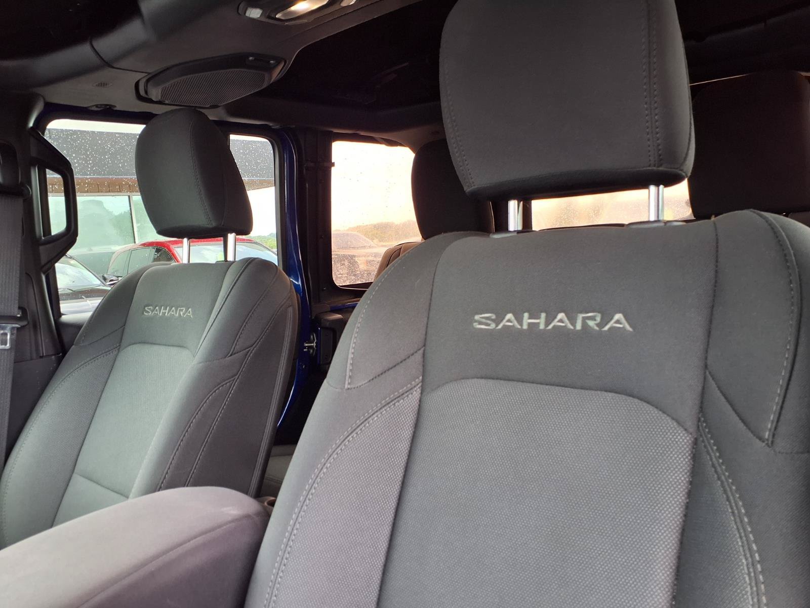 Used 2018 Jeep Wrangler Unlimited Sahara AWD/4WD image 24