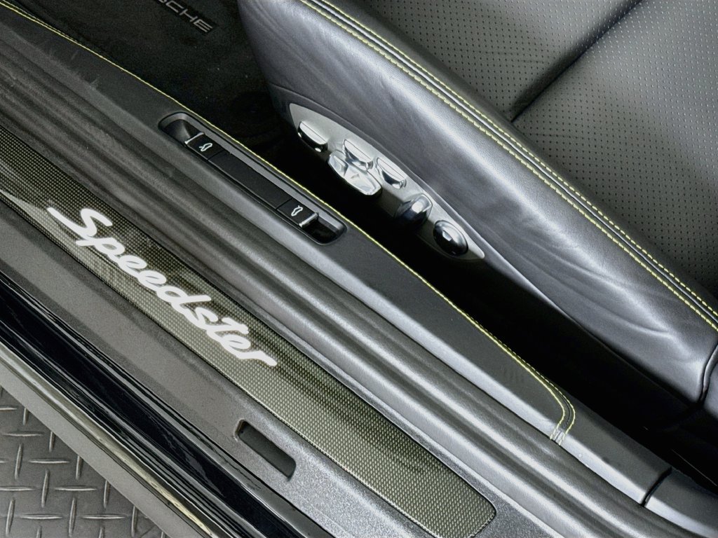 Certified 2019 Porsche 911 Speedster RWD image 19