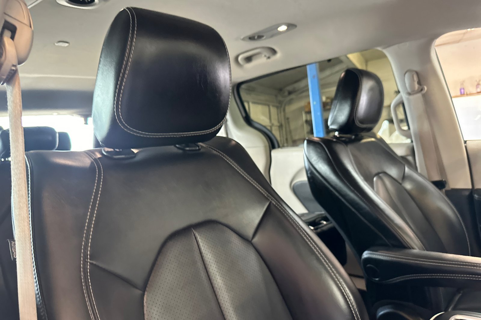 Used 2023 Chrysler Pacifica Touring-L FWD image 17