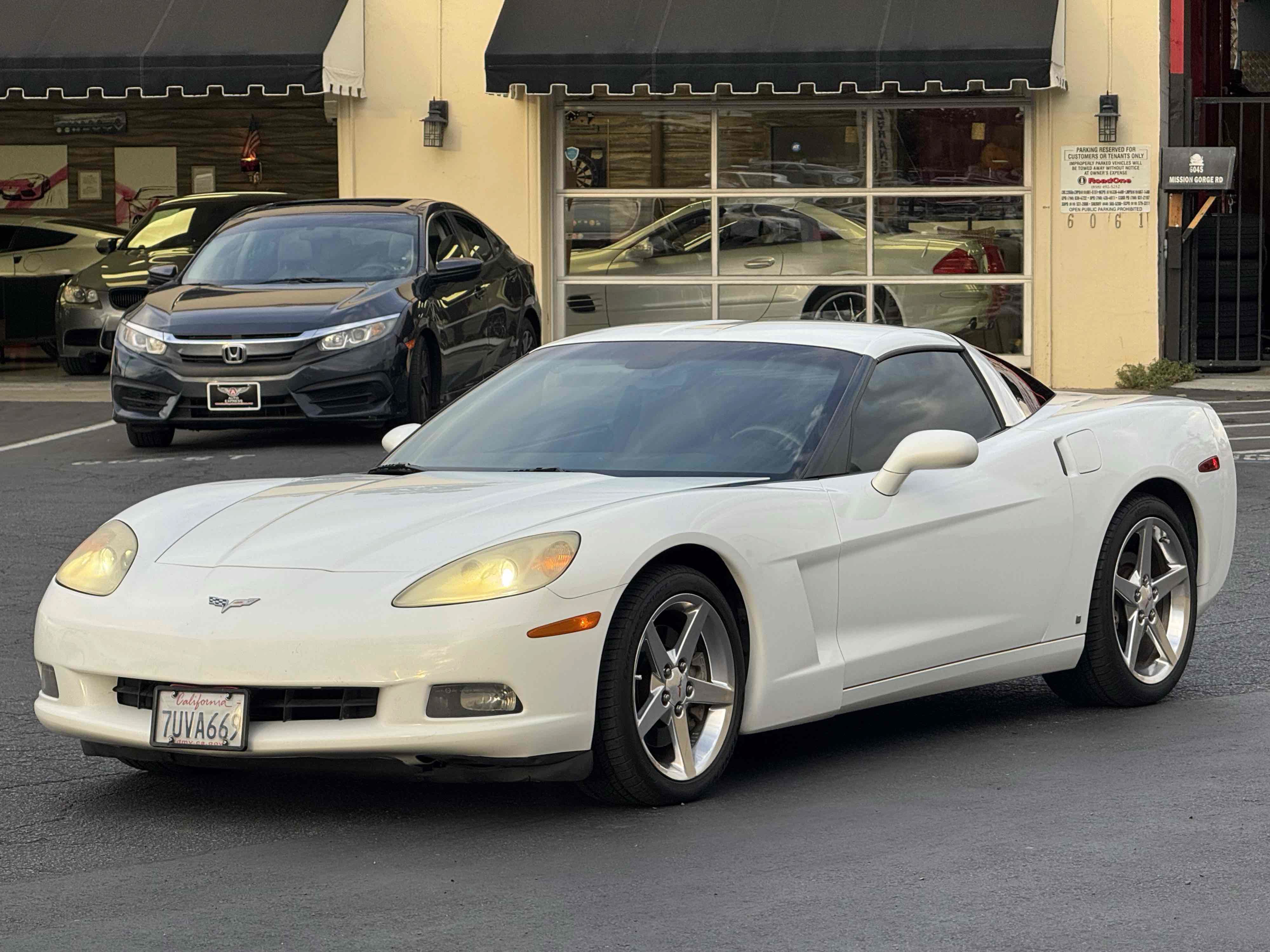 Used 2007 Chevrolet Corvette Coupe w/ Preferred Equipment Group RWD image 3