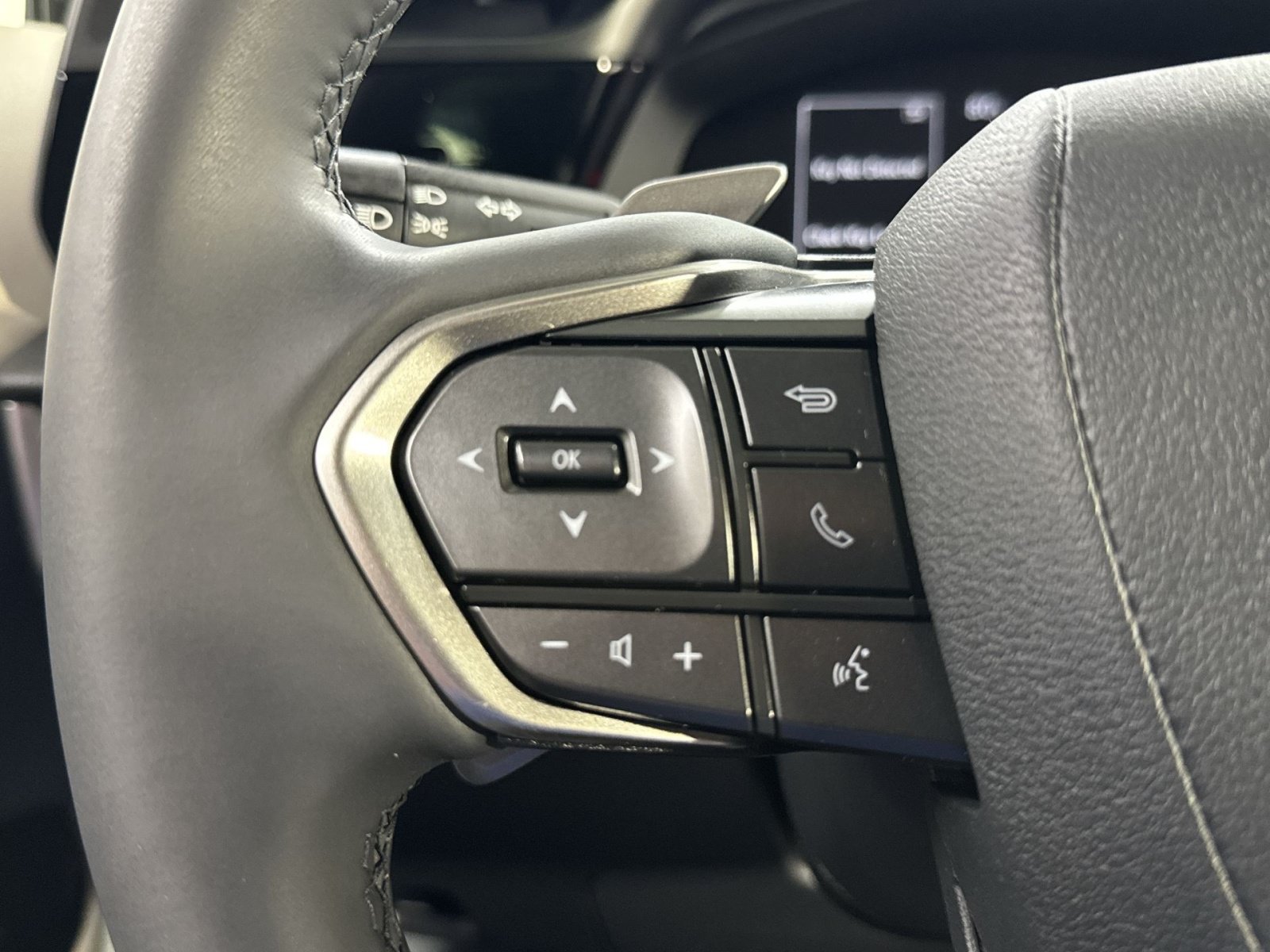 Used 2025 Lexus RZ 300e w/ Accessory Package (2T) FWD image 80