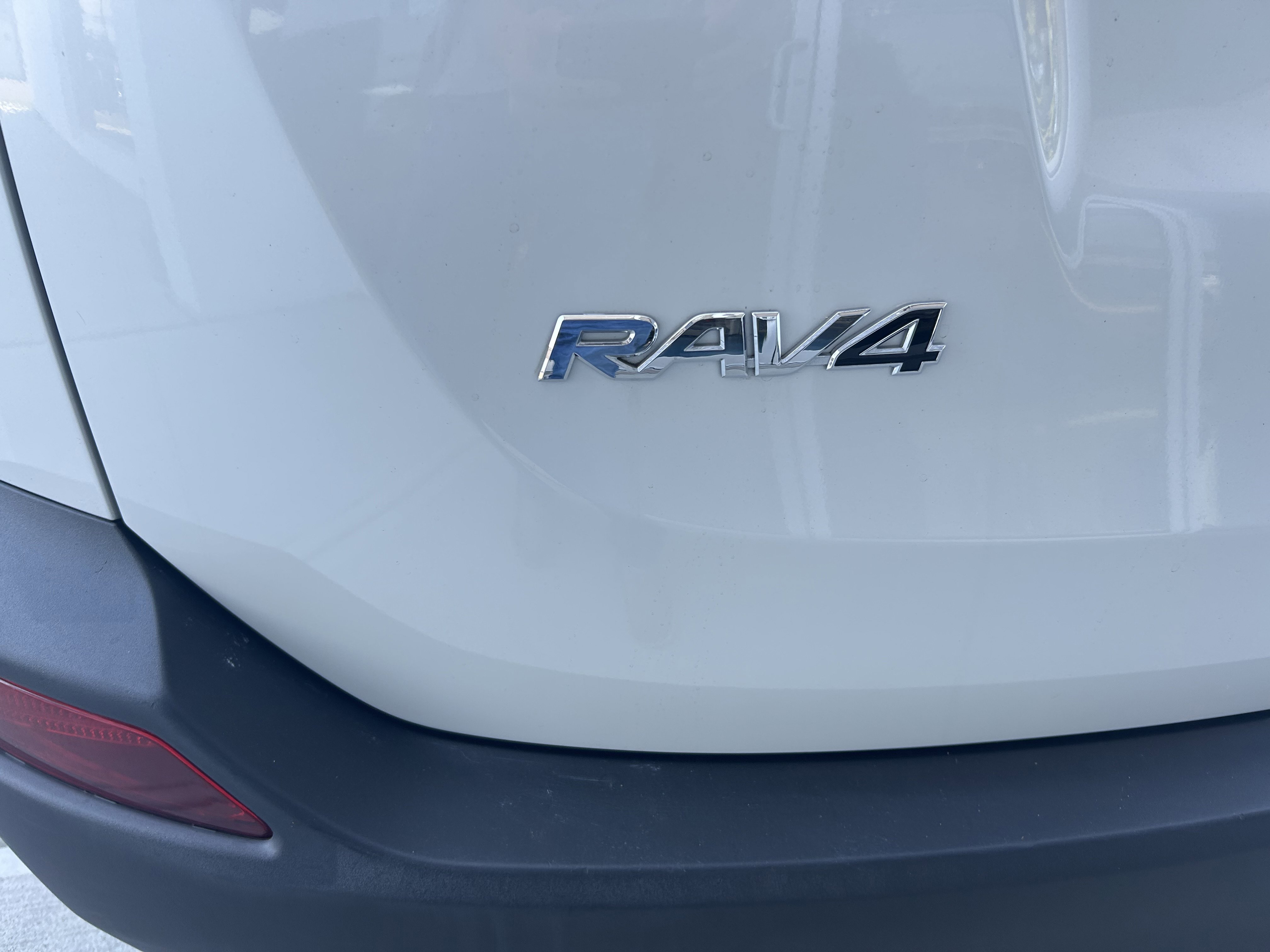 Used 2015 Toyota RAV4 Limited image 22