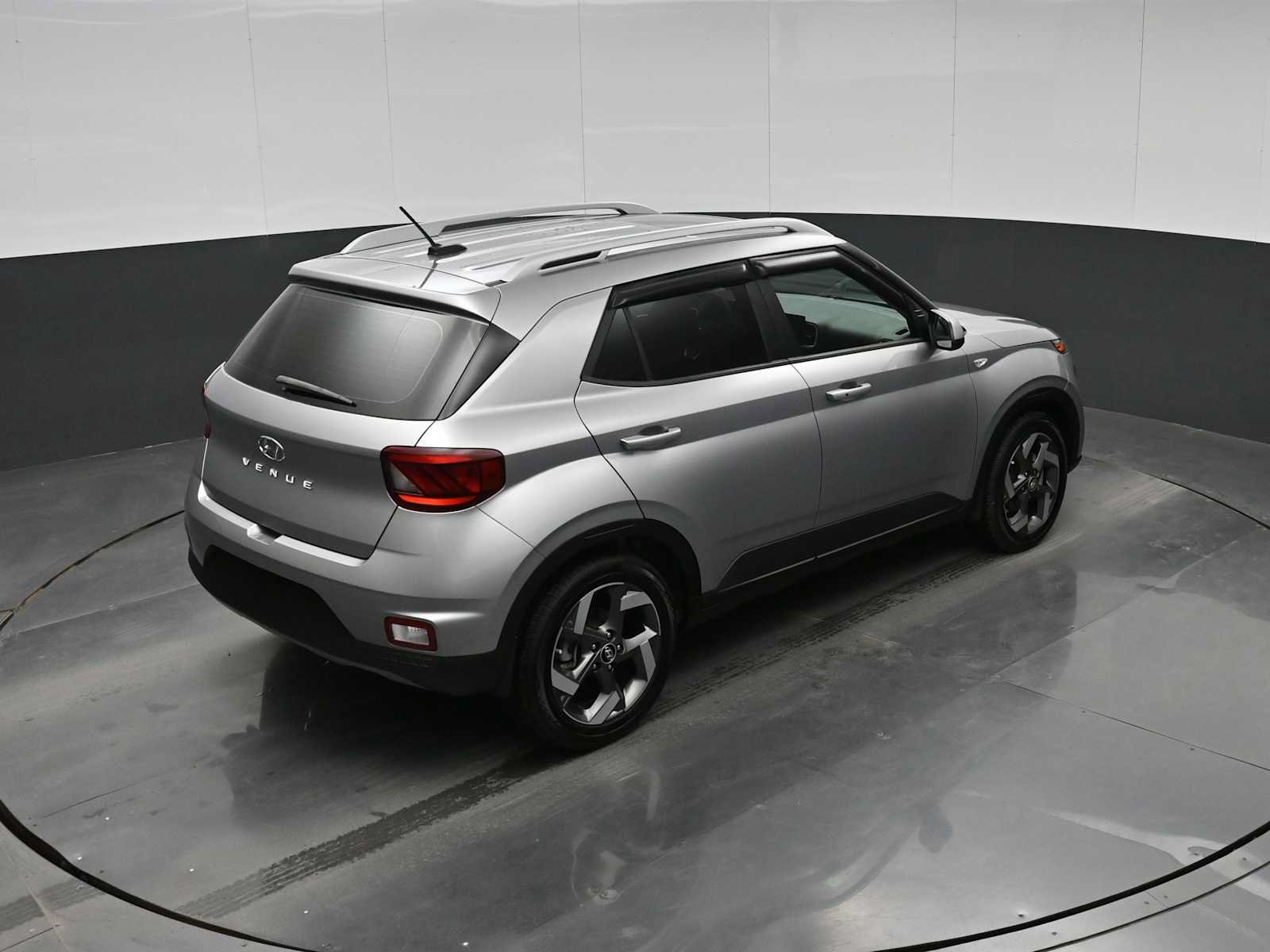 Used 2024 Hyundai Venue SEL FWD image 29