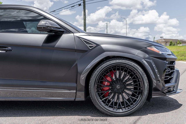 Used 2021 Lamborghini Urus AWD/4WD image 11