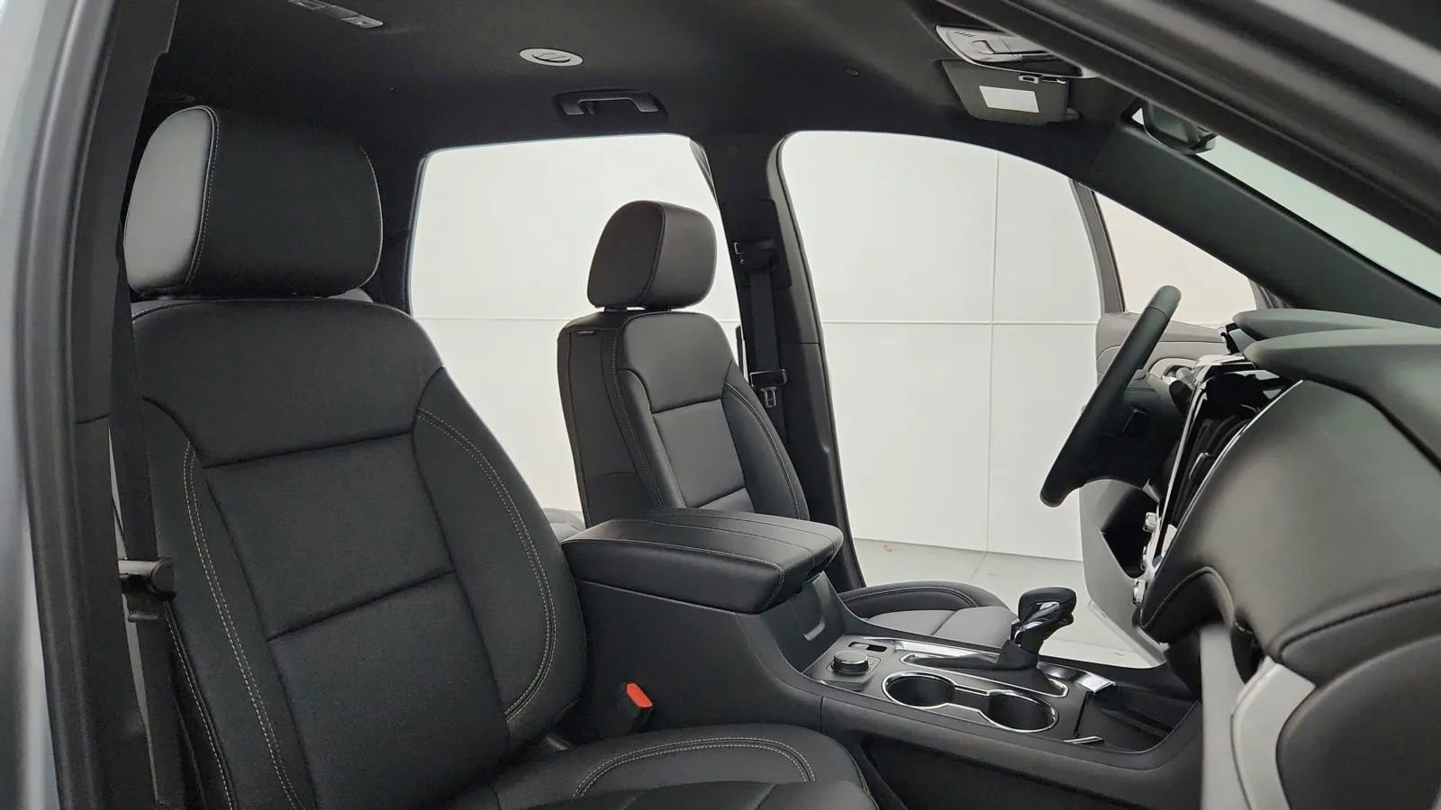 Used 2023 Chevrolet Traverse LT image 48