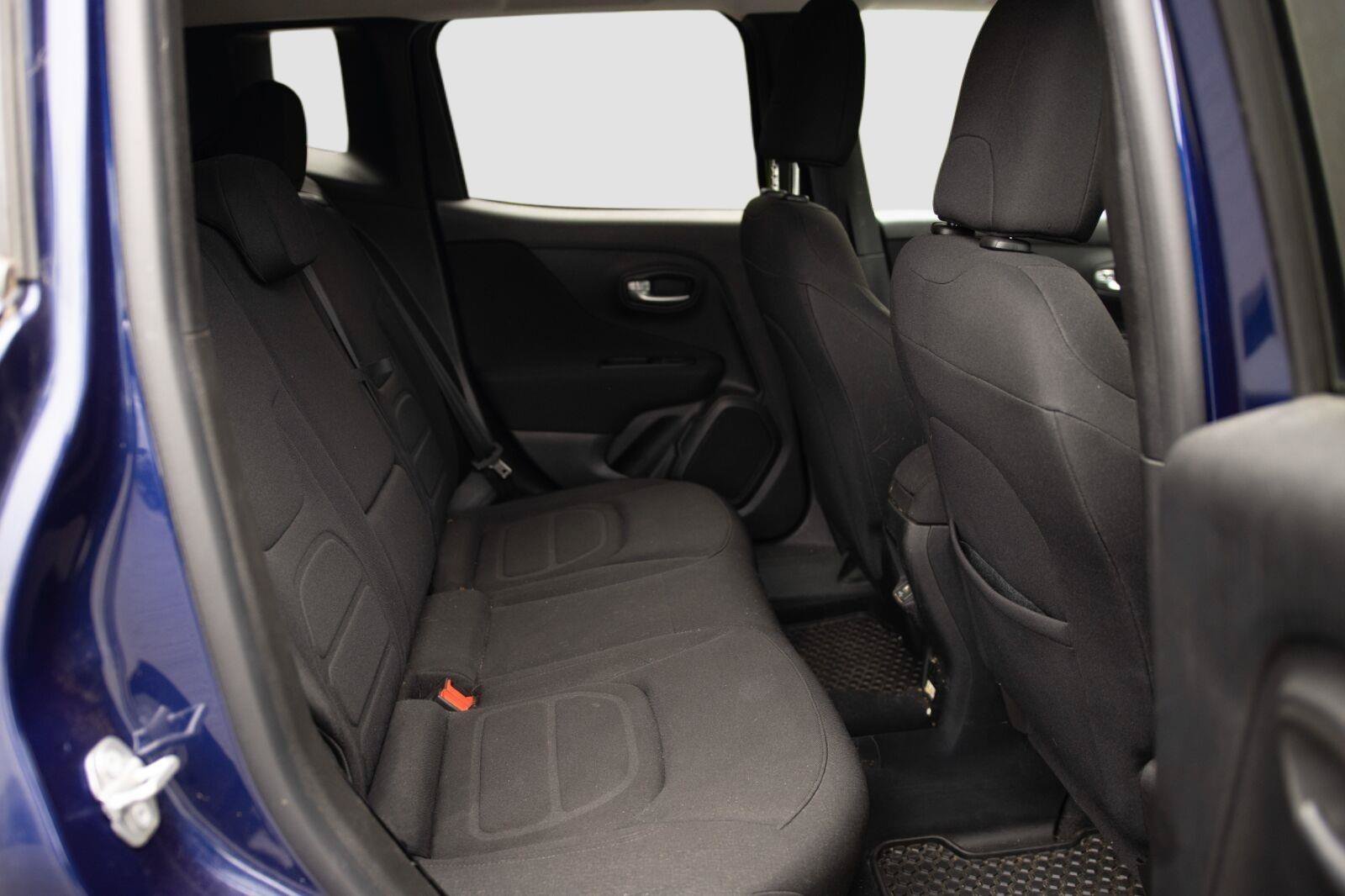 Used 2019 Jeep Renegade Latitude w/ Safety & Security Group II AWD/4WD image 16