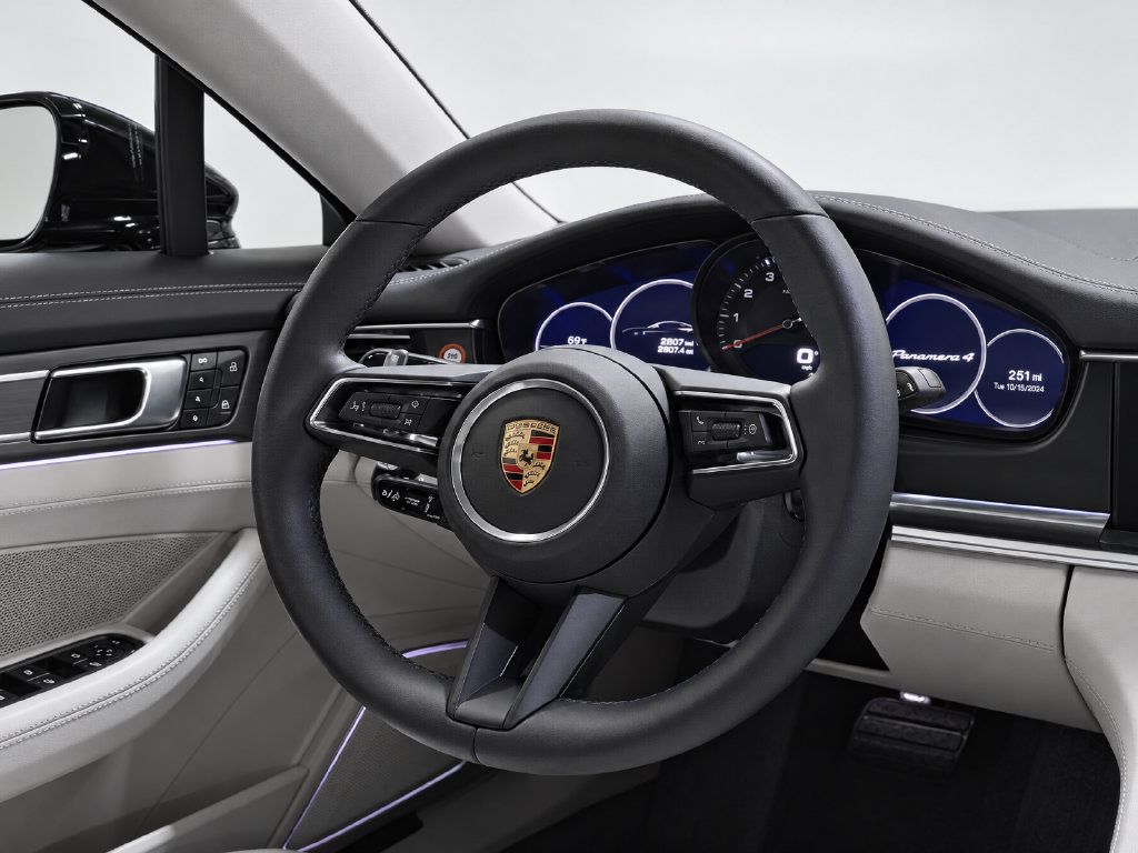 Certified 2023 Porsche Panamera 4 Platinum Edition AWD/4WD image 11