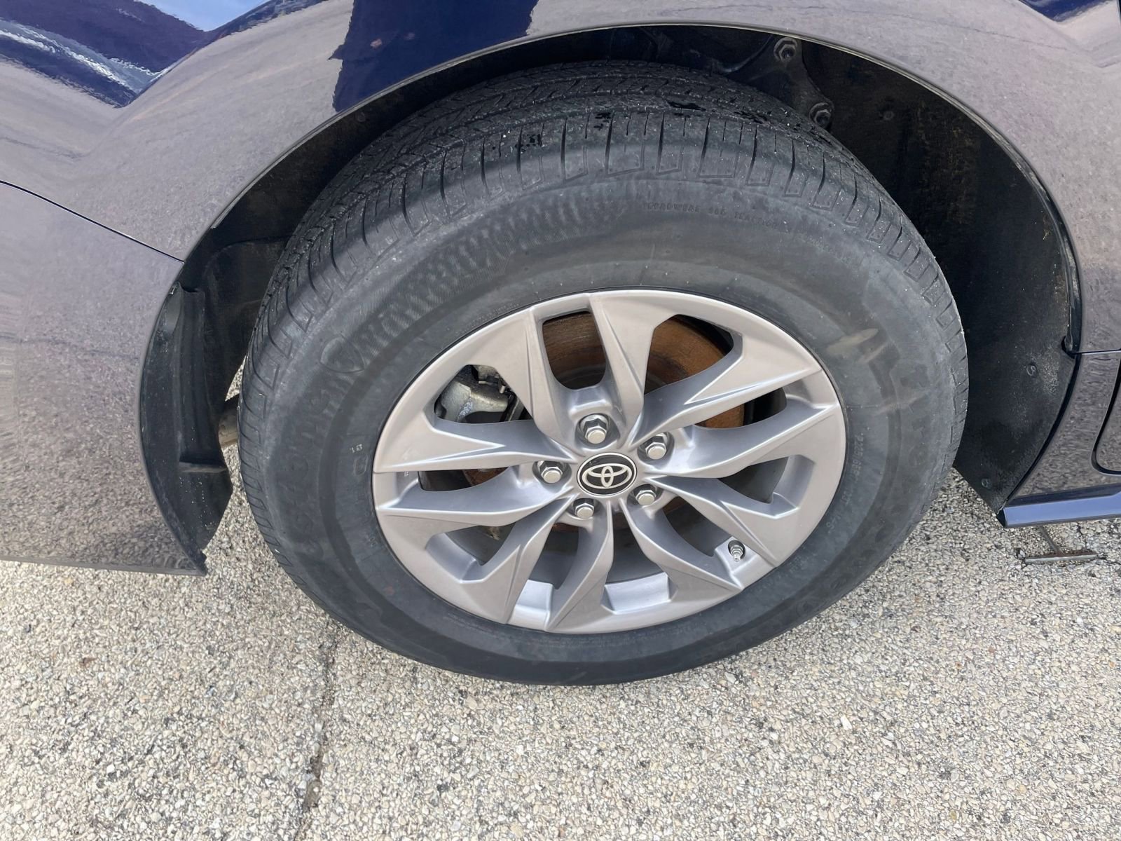 Used 2024 Toyota Sienna XLE image 33