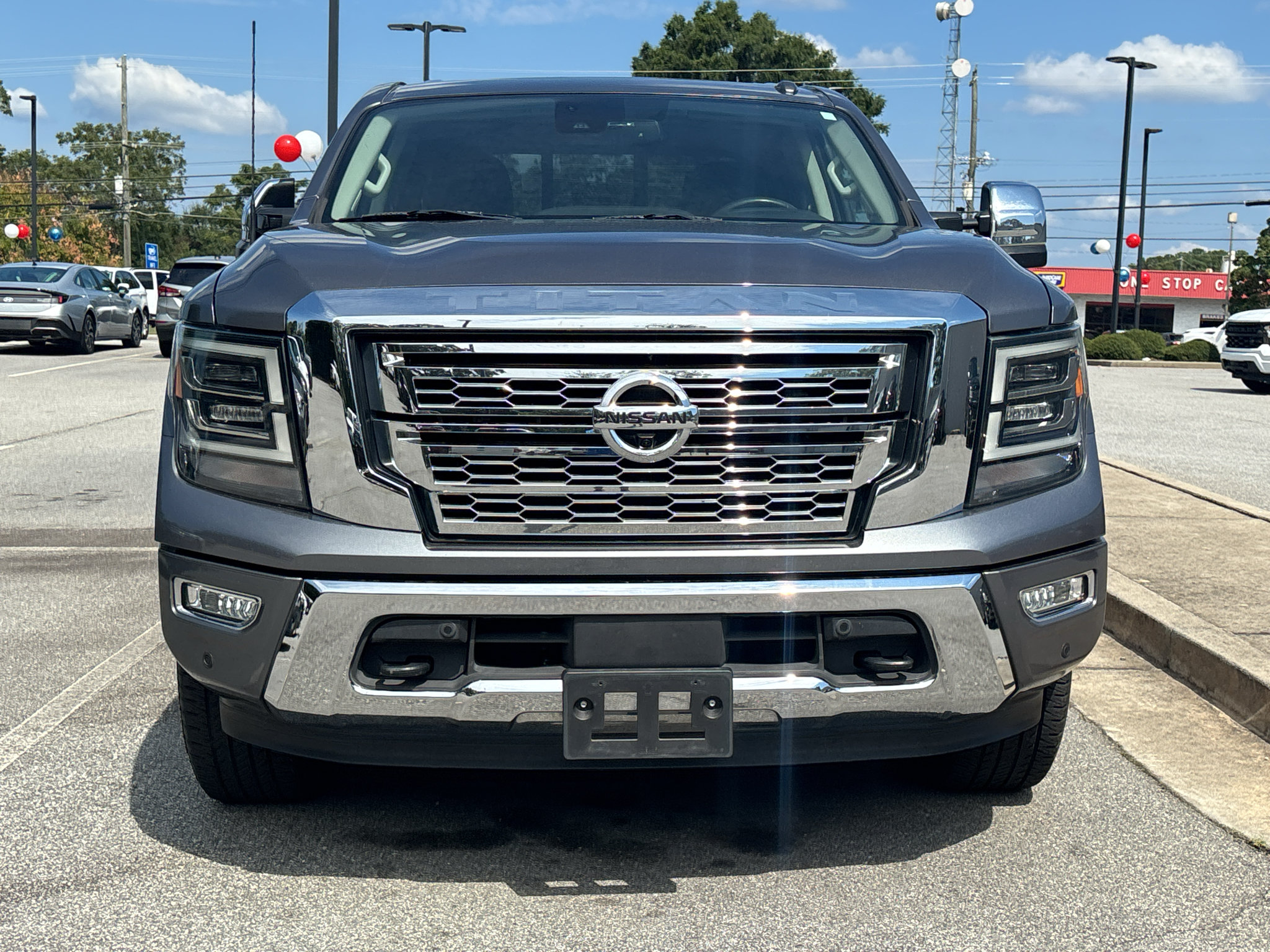 Used 2021 Nissan Titan SL w/ Moonroof Package RWD image 2