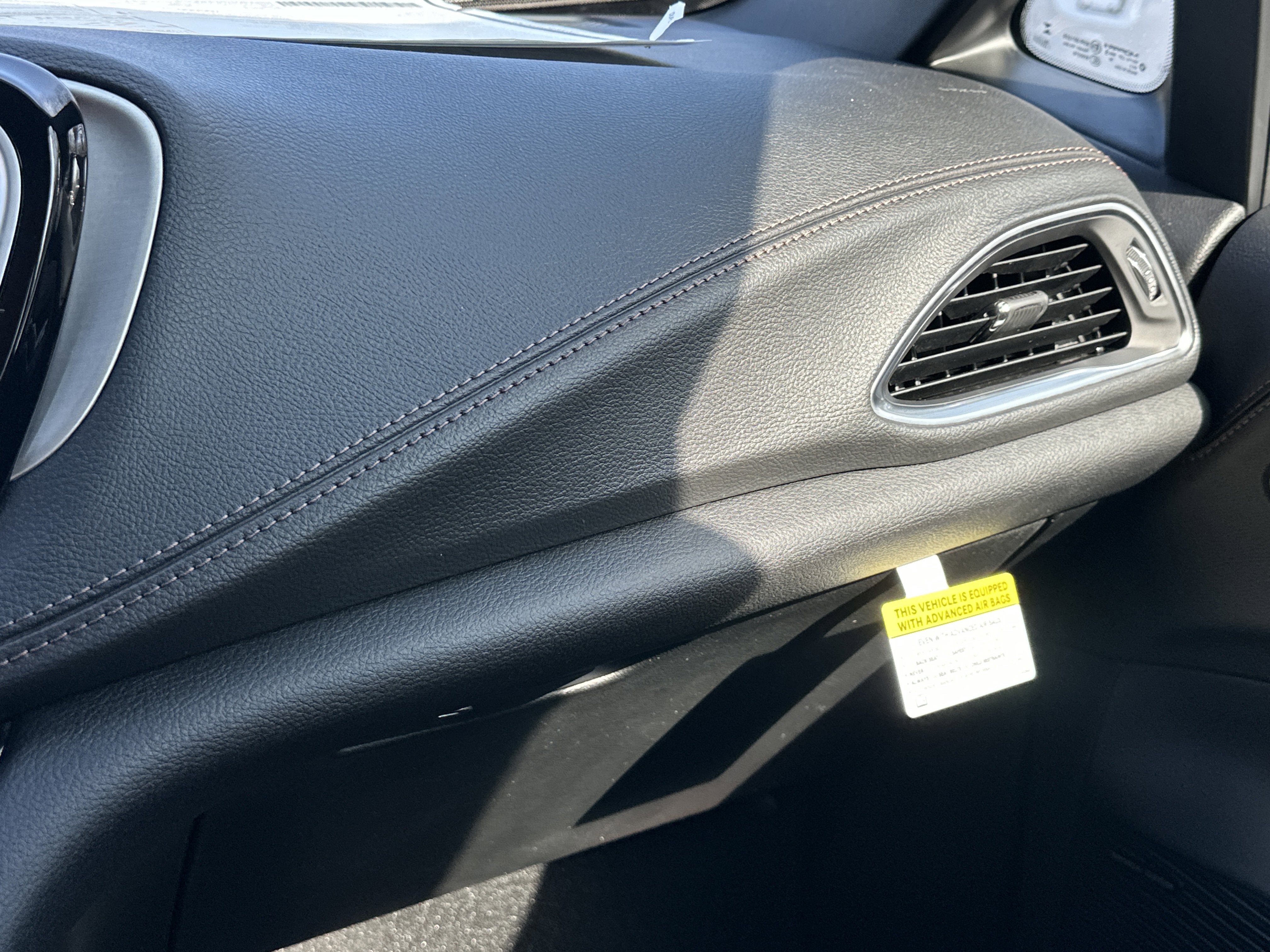 New 2026 Chrysler Pacifica Pinnacle w/ Trailer Tow Group FWD image 7