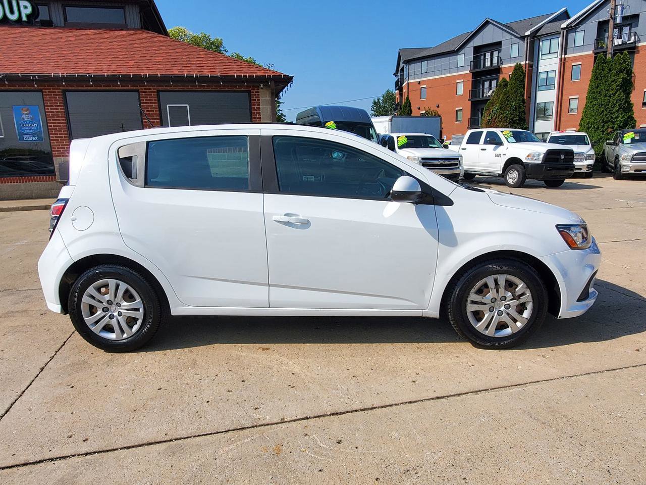 Used 2017 Chevrolet Sonic LT image 4