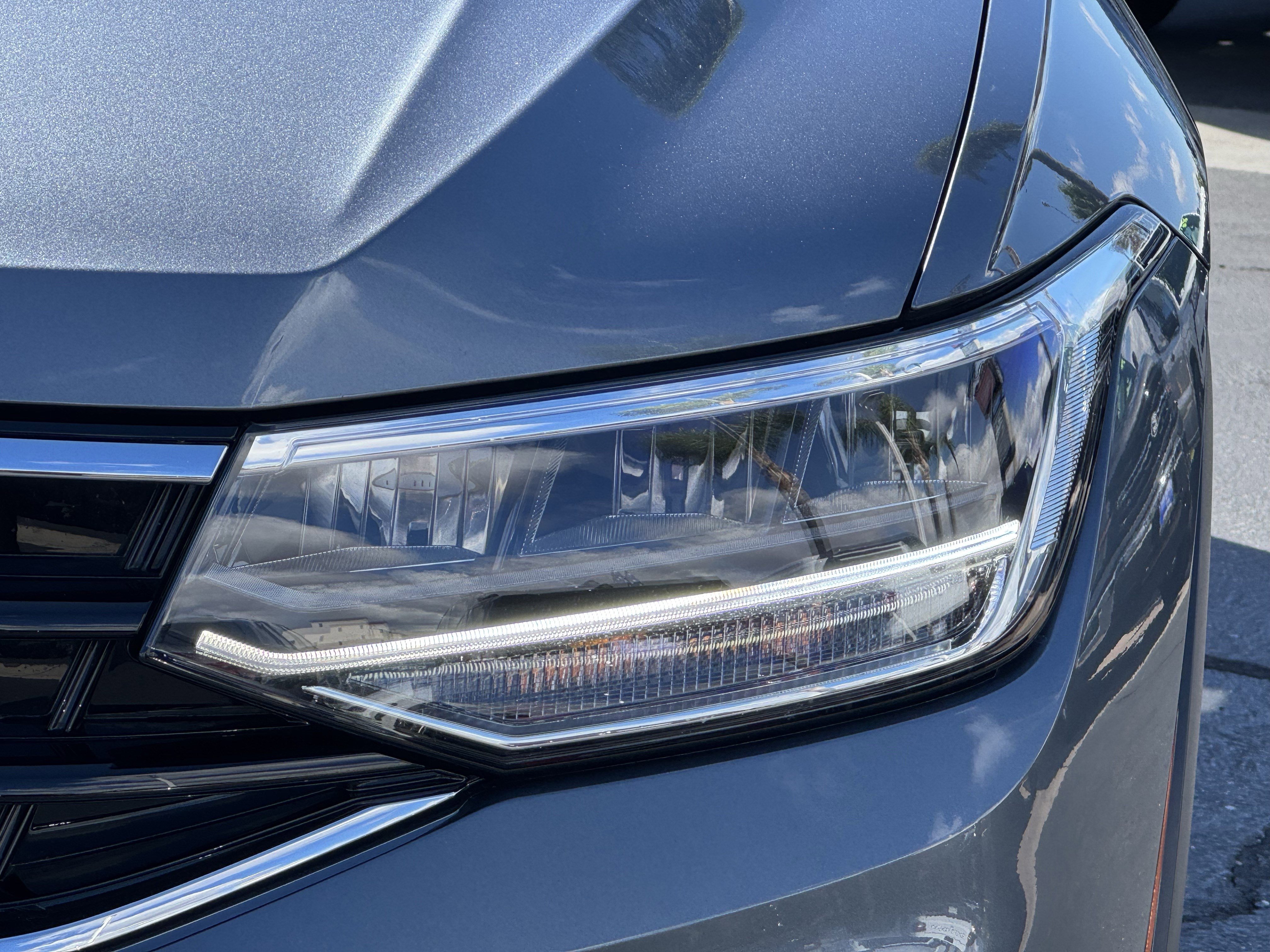 Certified 2024 Volkswagen Tiguan SE R-Line FWD image 6