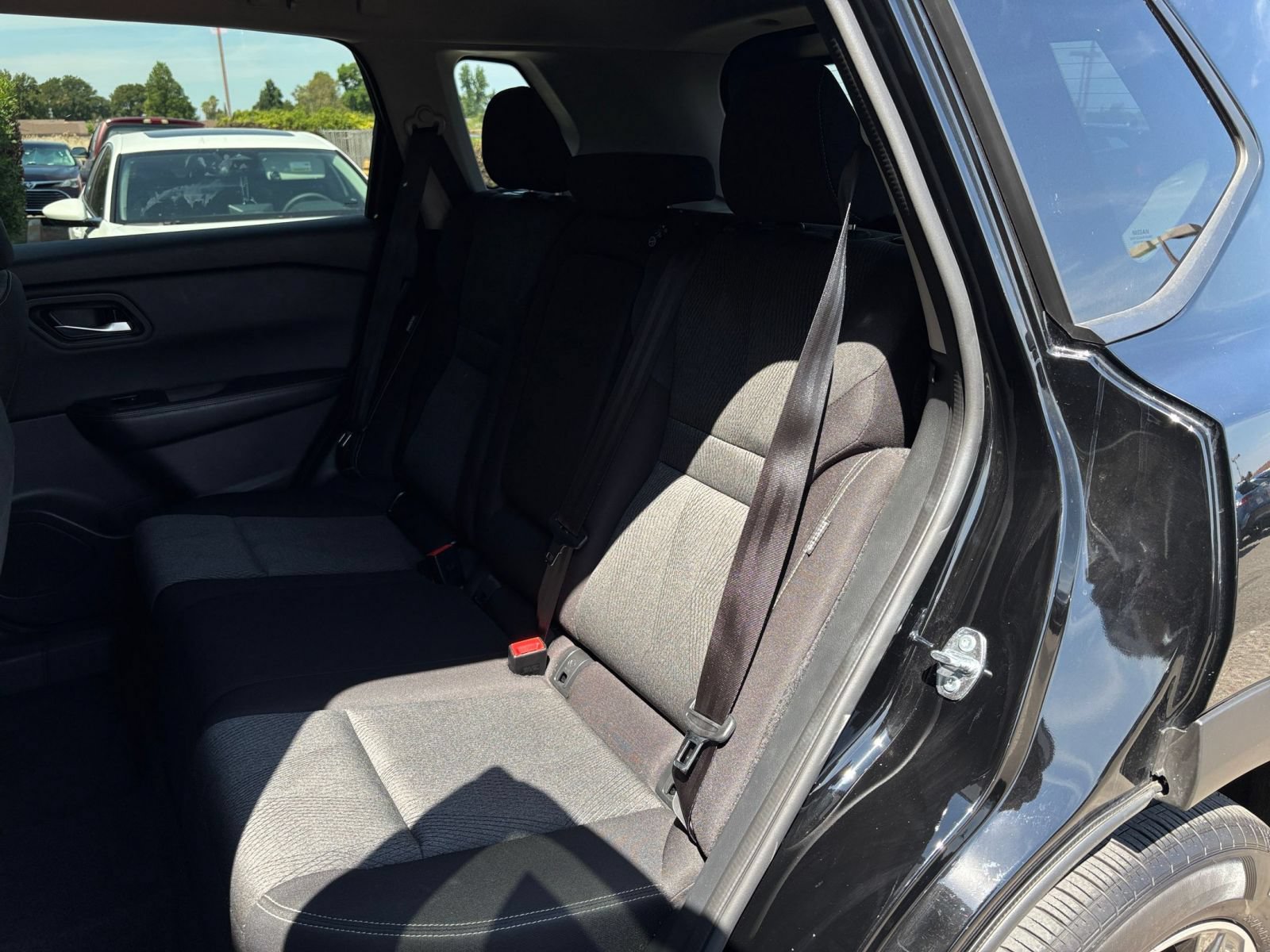 Used 2025 Nissan Rogue SV FWD image 38