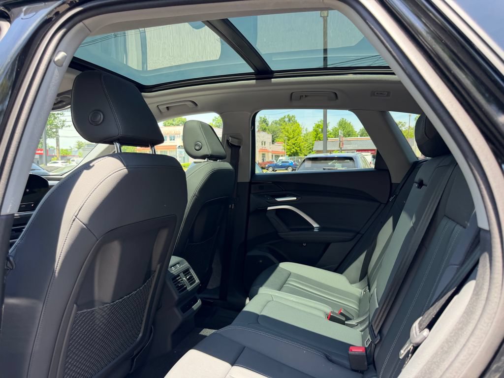 Used 2025 Audi Q5 Premium w/ Convenience Package AWD/4WD image 28