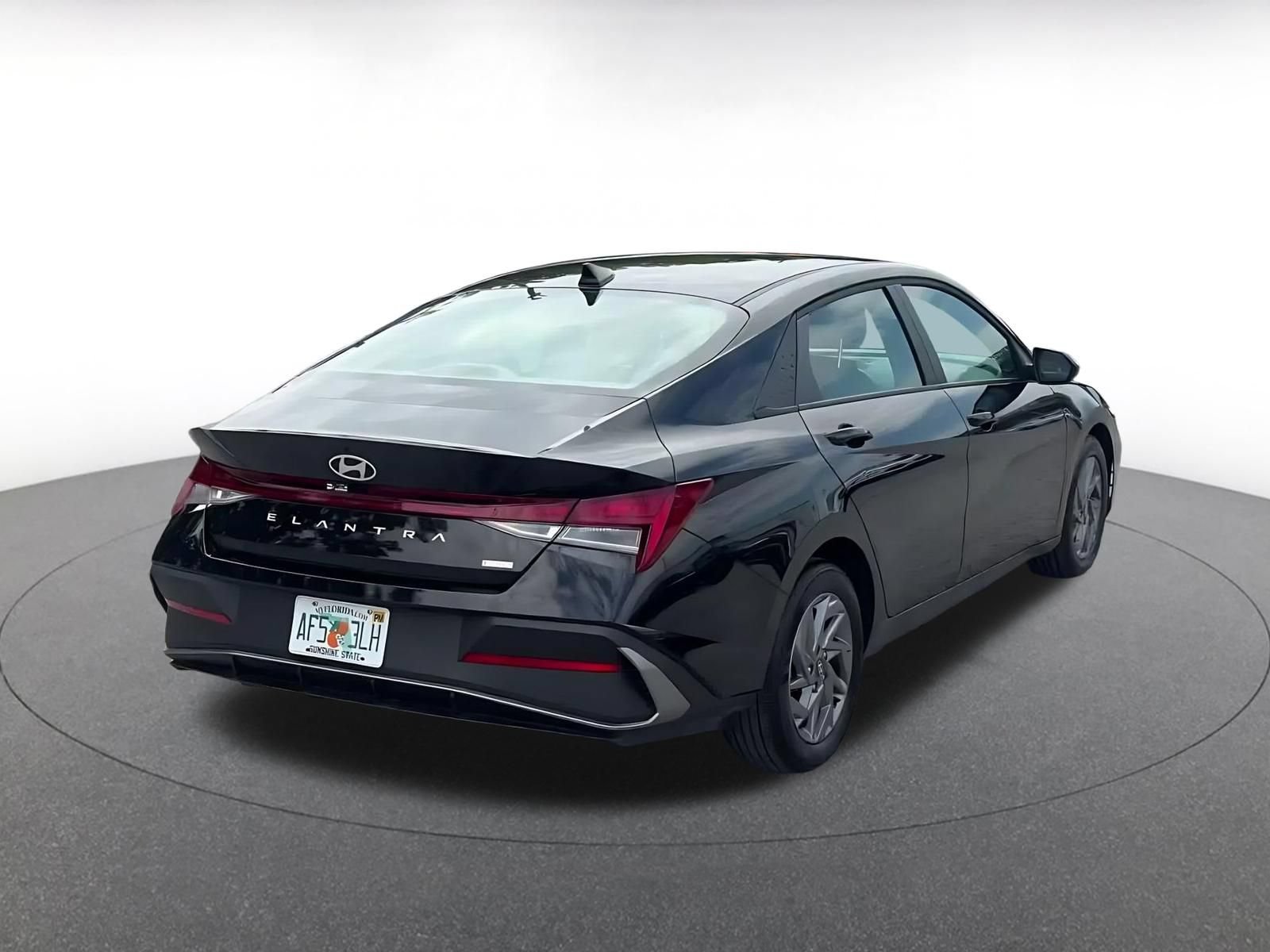Used 2026 Hyundai Elantra Hybrid FWD image 14