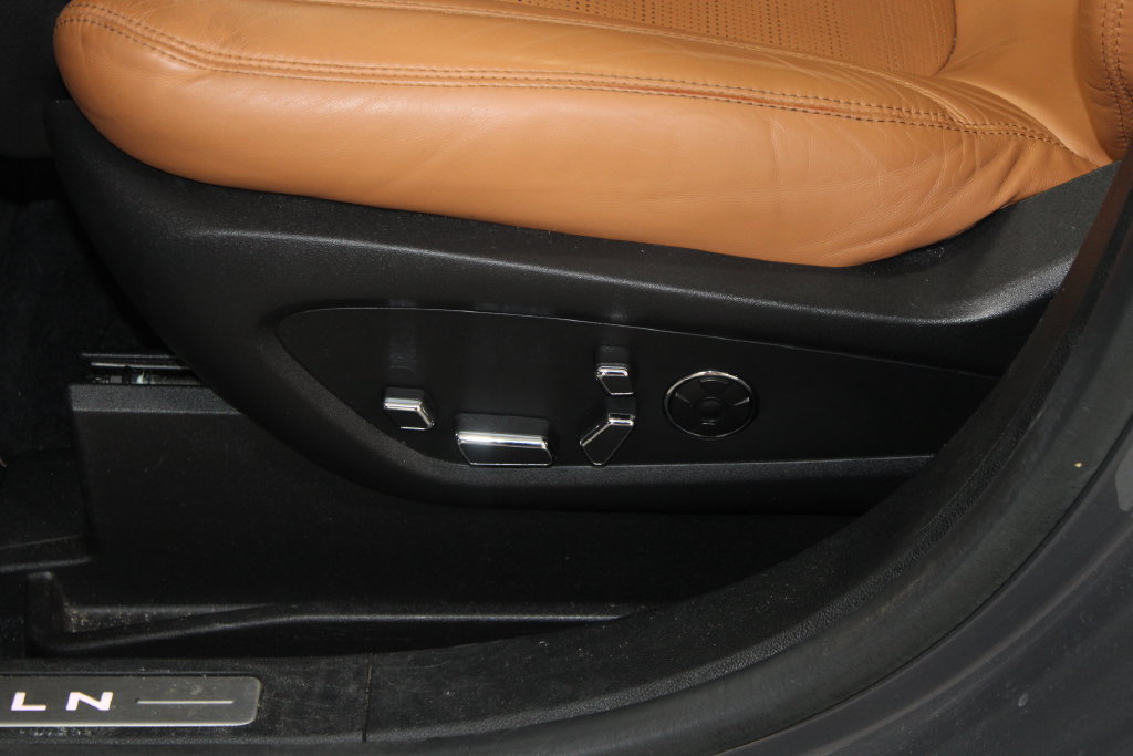 Used 2023 Lincoln Nautilus Black Label AWD/4WD image 17