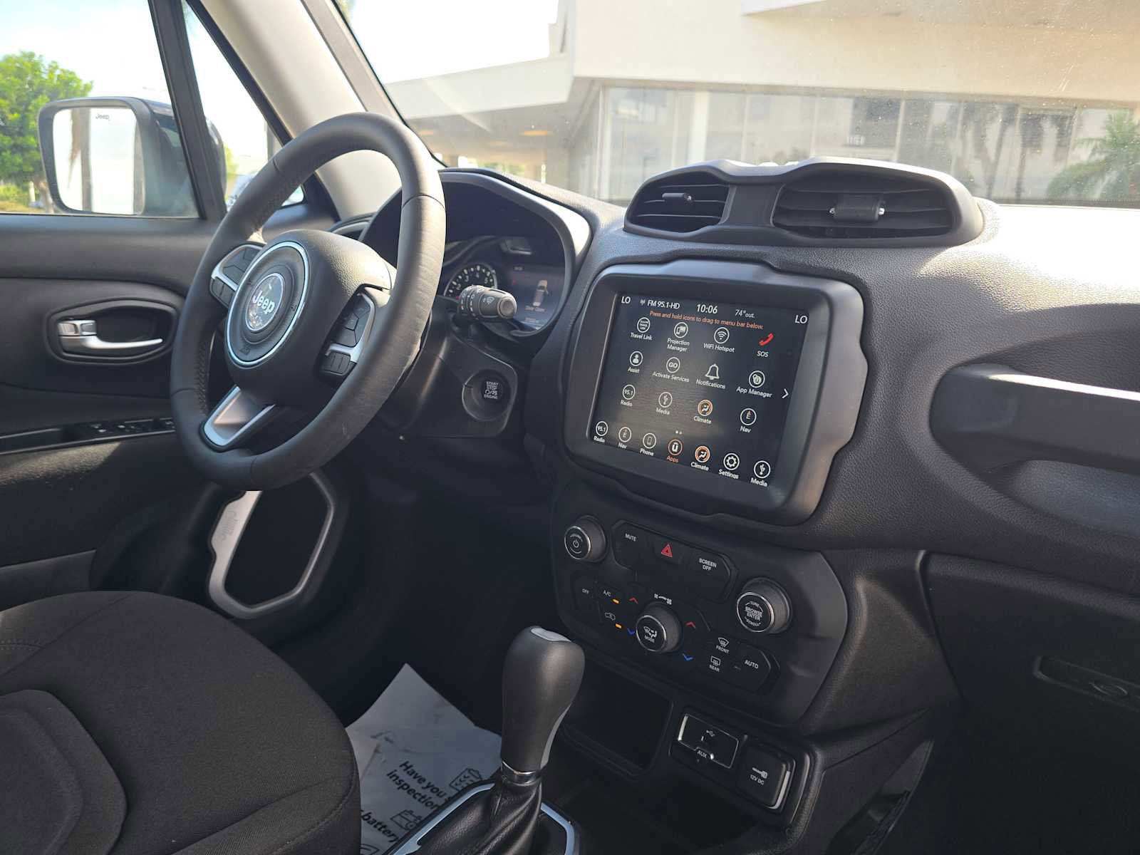 Used 2018 Jeep Renegade Latitude w/ UConnect 8.4 Nav Group image 10