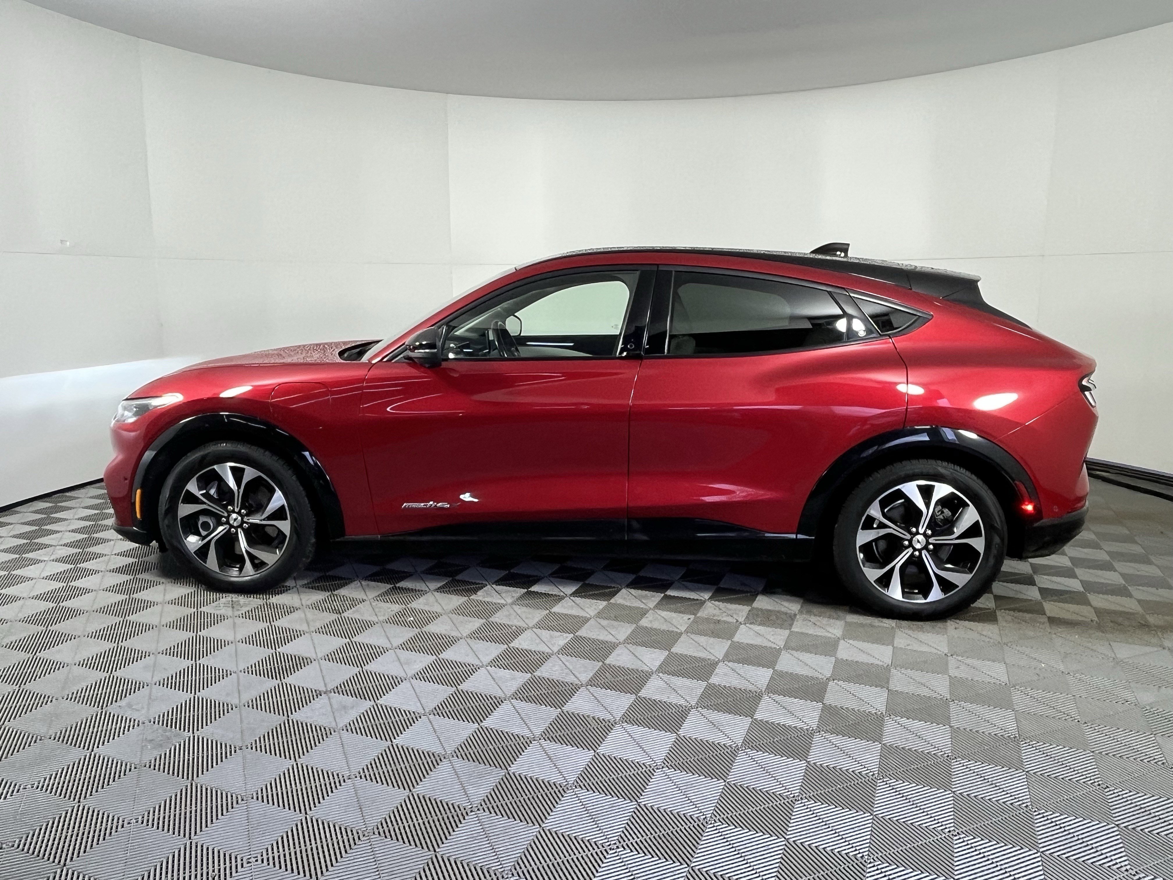 Used 2021 Ford Mustang Mach-E Premium image 2