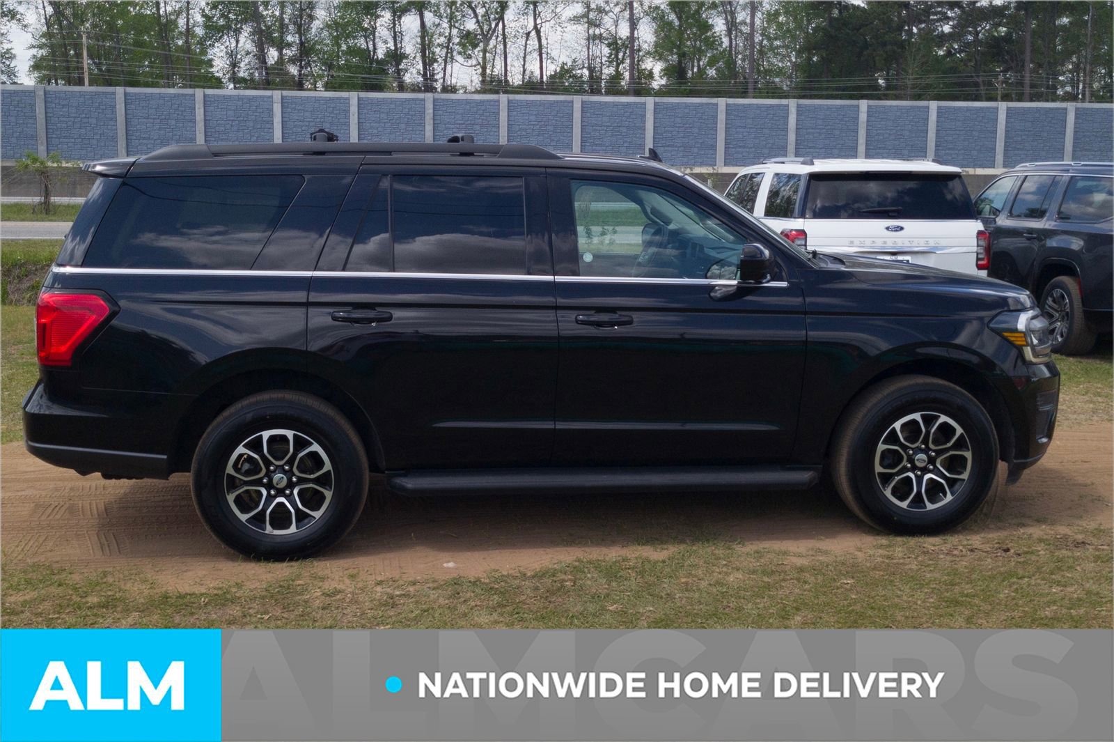 Used 2024 Ford Expedition XLT AWD/4WD image 5