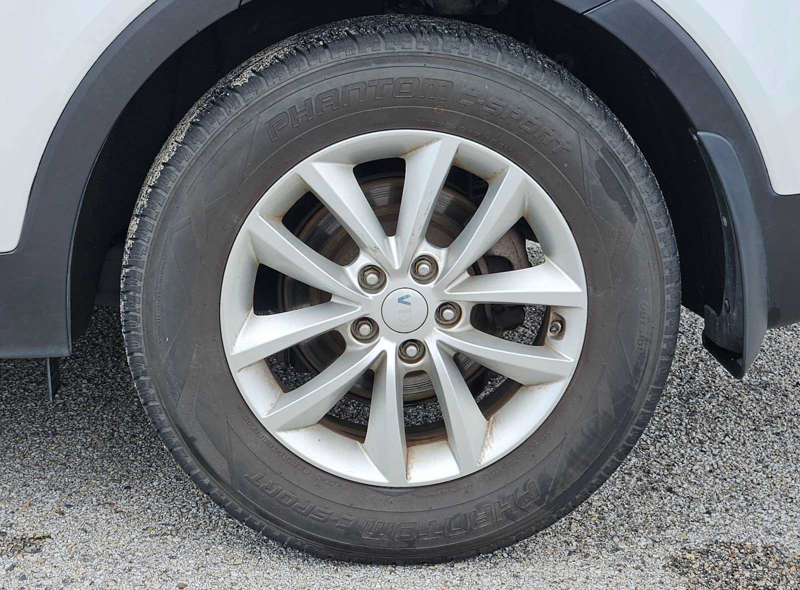 Used 2018 Kia Sorento FWD image 12