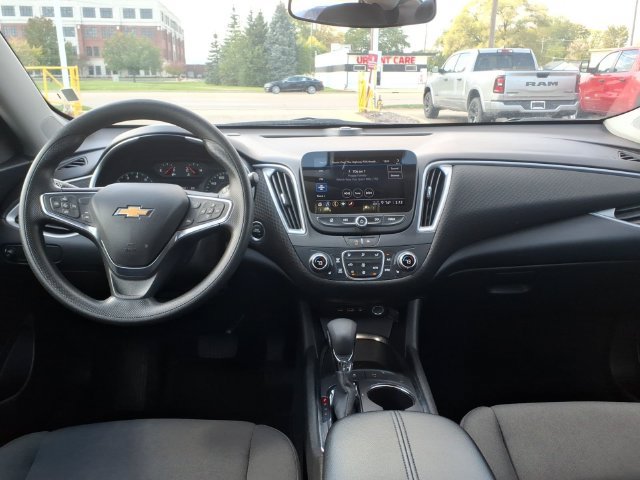 Used 2025 Chevrolet Malibu LT FWD image 12