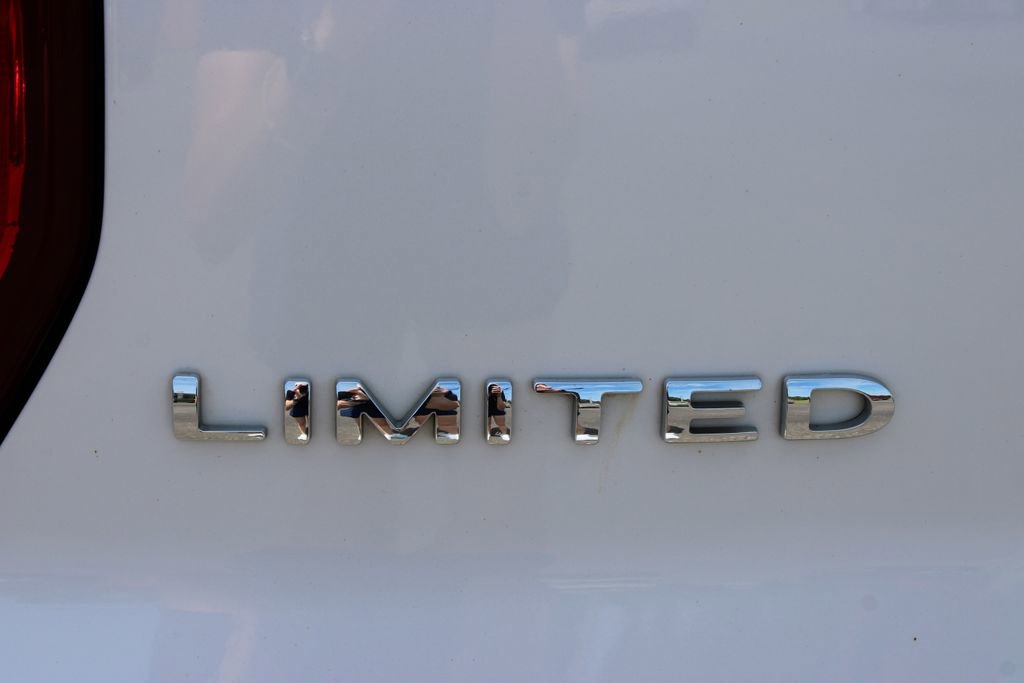 Used 2017 Ford Explorer Limited w/ Equipment Group 301A FWD image 19