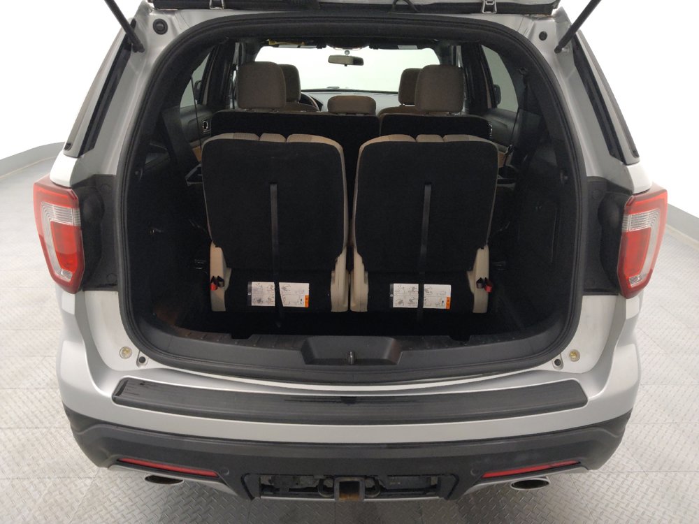 Used 2018 Ford Explorer XLT FWD image 29
