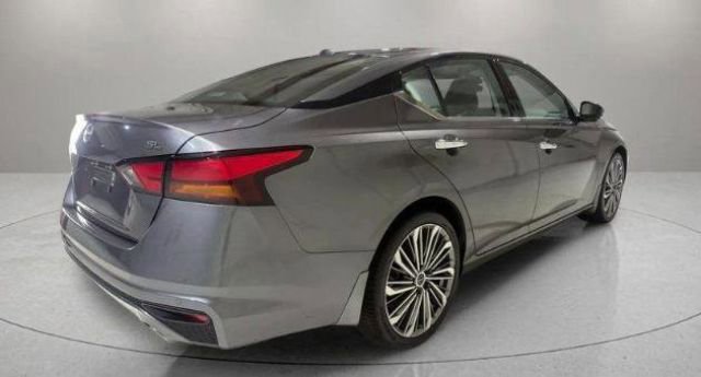 Used 2024 Nissan Altima 2.5 SL image 11