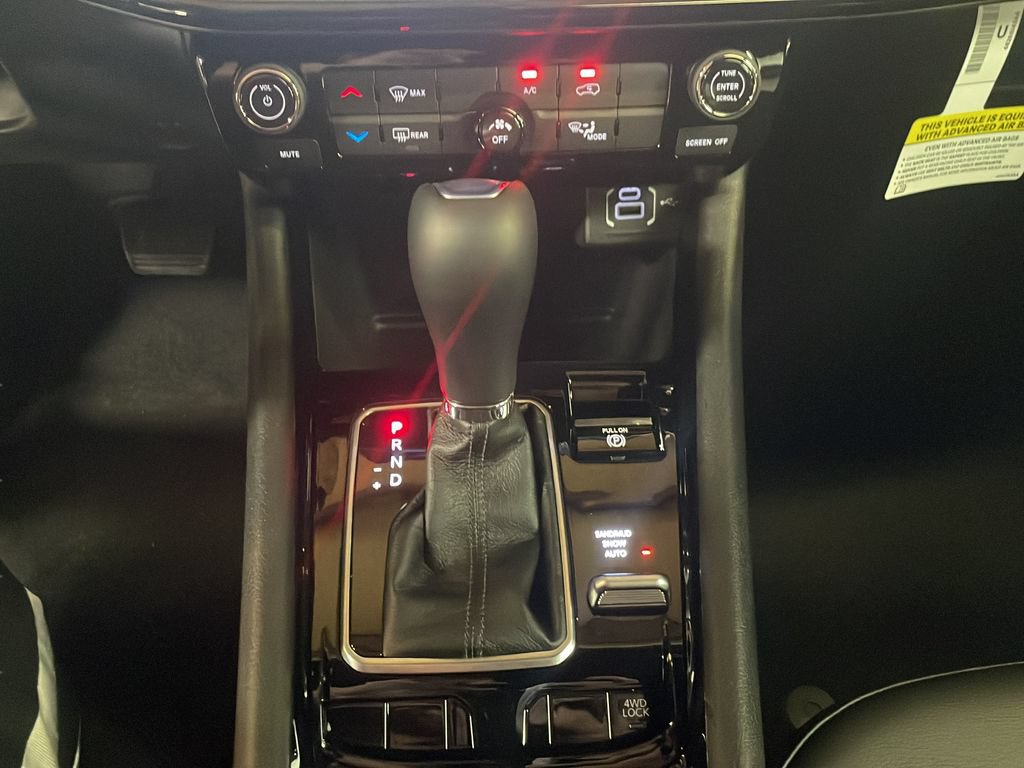 New 2026 Jeep Compass Latitude AWD/4WD image 17