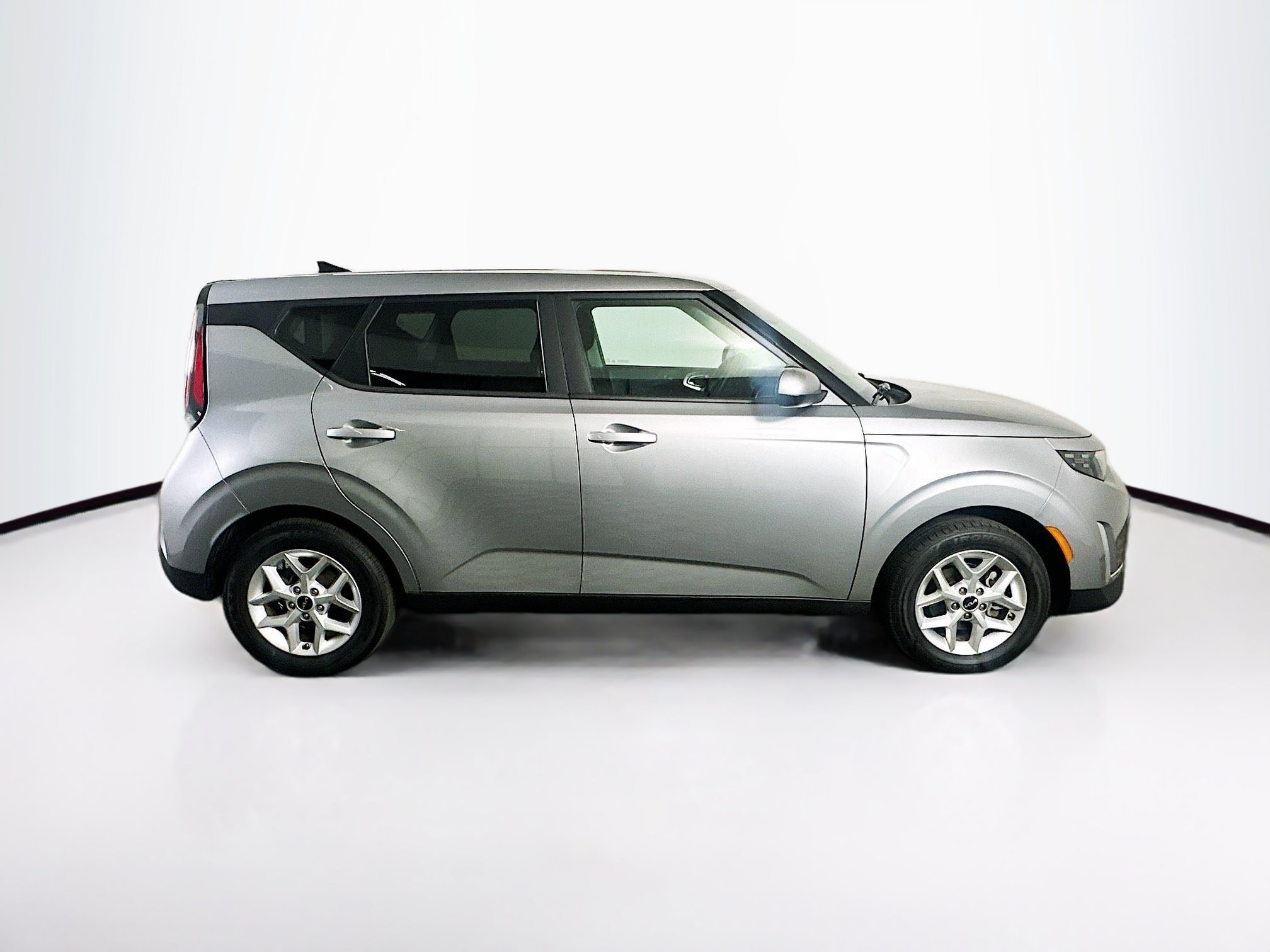 Used 2025 Kia Soul LX w/ LX Technology Package FWD image 10