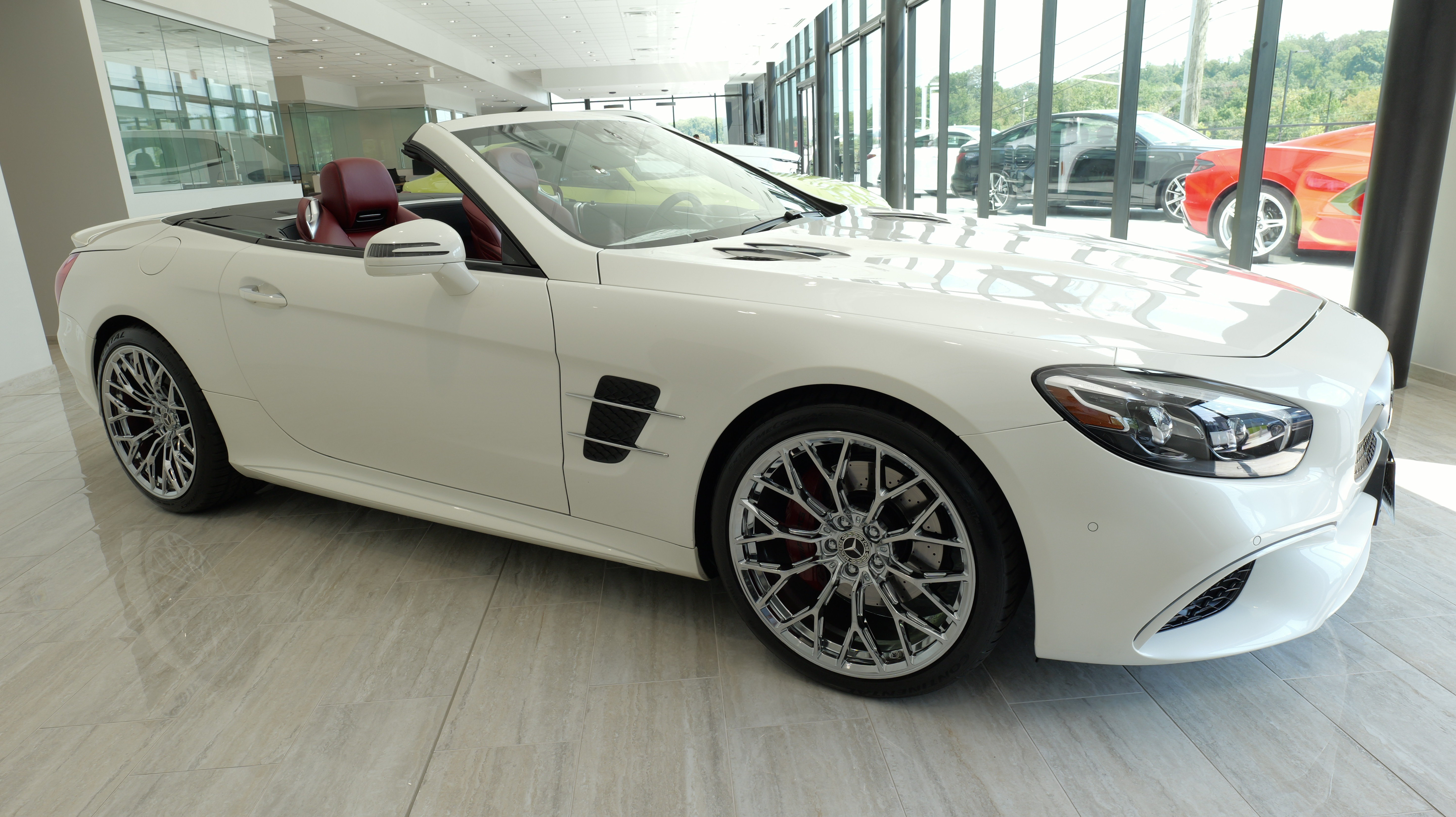 Used 2018 Mercedes-Benz SL 550 image 8