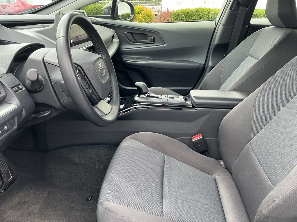 Used 2025 Toyota Prius LE FWD image 10