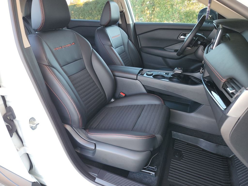 Certified 2025 Nissan Rogue SV image 15