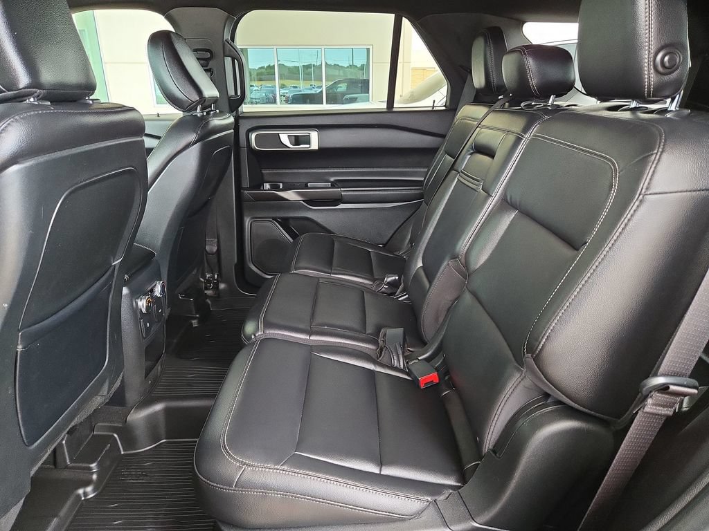 Used 2020 Ford Explorer XLT w/ Equipment Group 202A AWD/4WD image 14