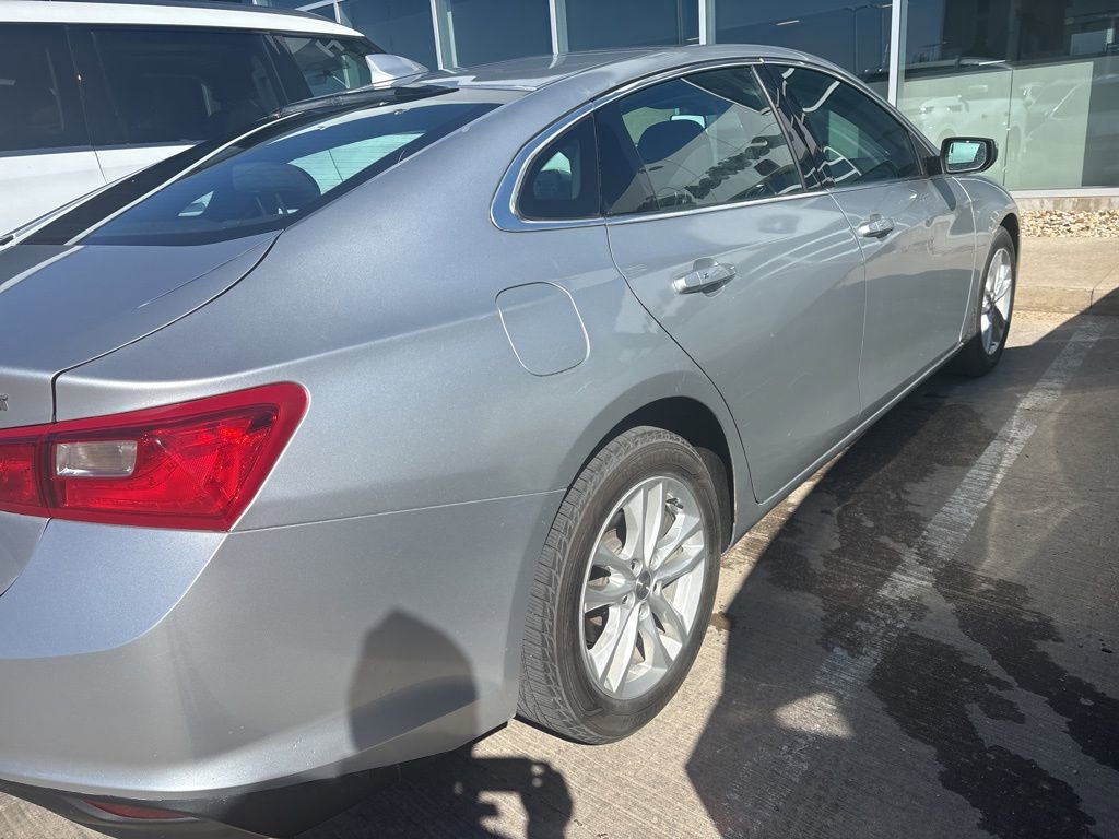 Used 2018 Chevrolet Malibu LT image 3