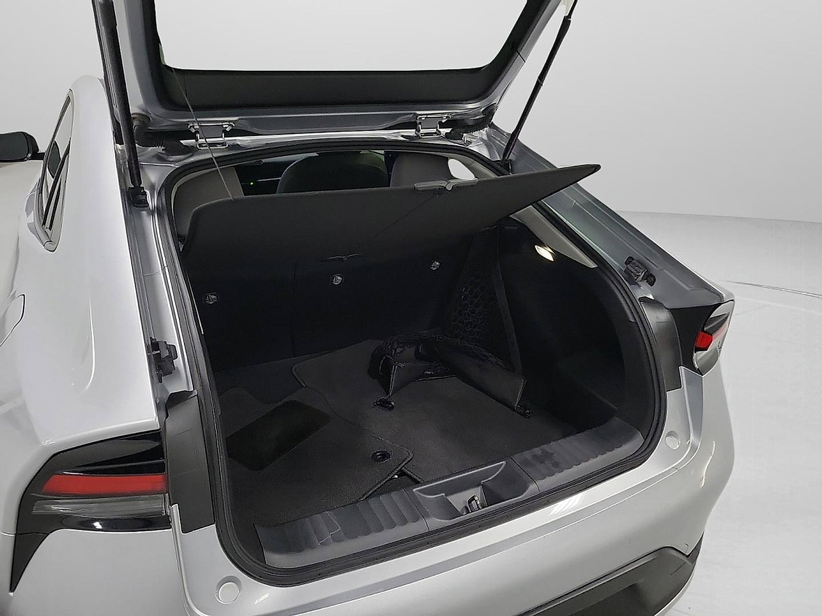 Certified 2025 Toyota Prius LE FWD image 7